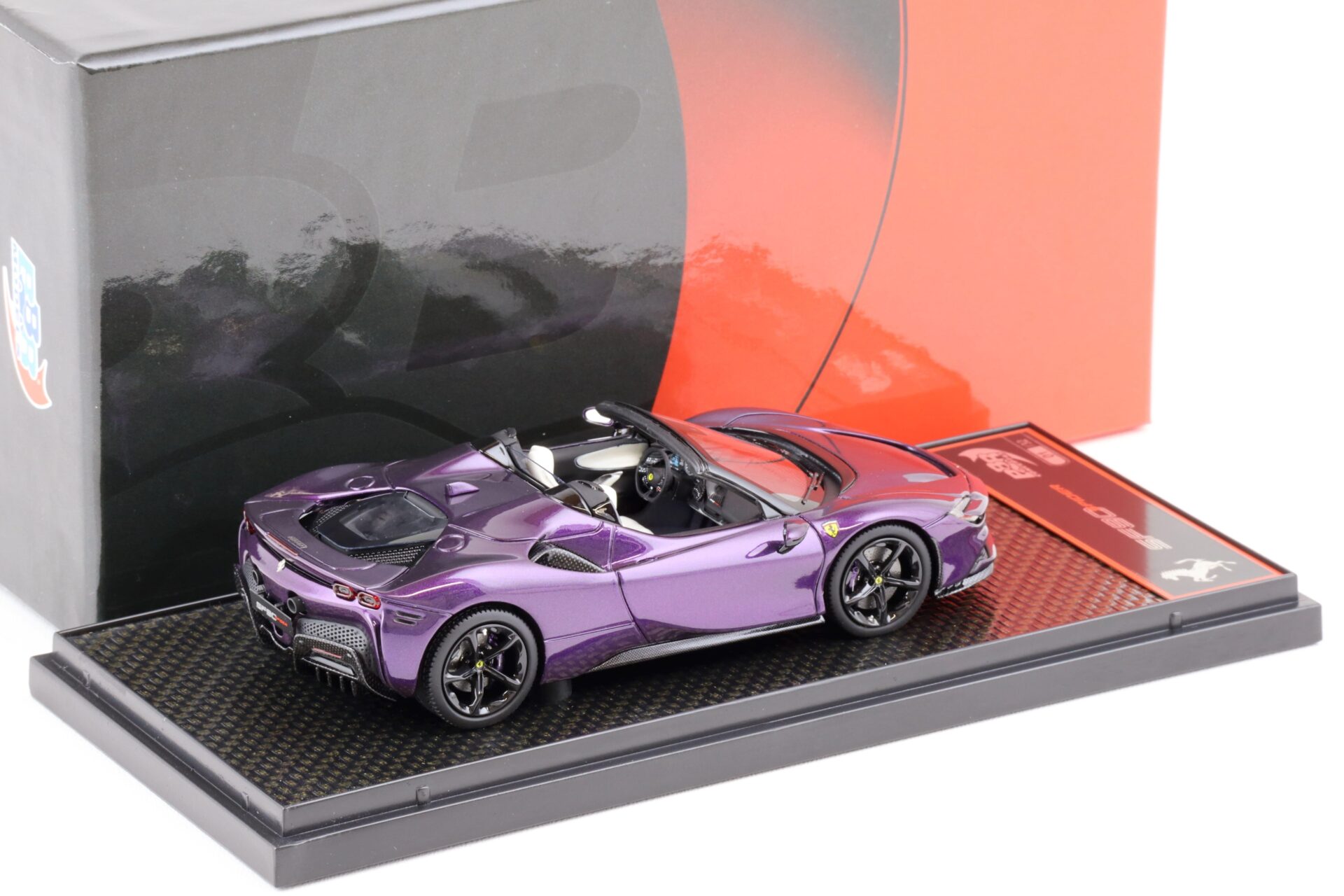 1:43 BBR Ferrari SF90 Spider Viola Hong Kong Gloss - Limited 32 pcs.