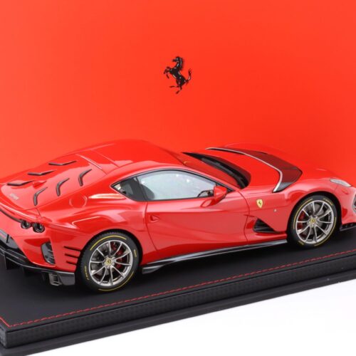 1:18 BBR Ferrari 812 Competizione 2021 Rosso Corsa 322 - Argento horiz. stripe with display