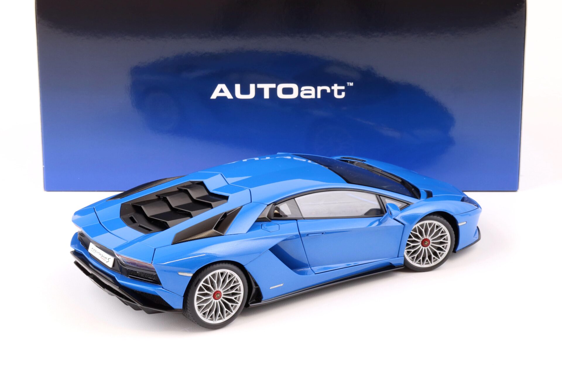 1:18 AUTOart Lamborghini Aventador S Coupe 2017 Blu Nila/ pearl blue 79134