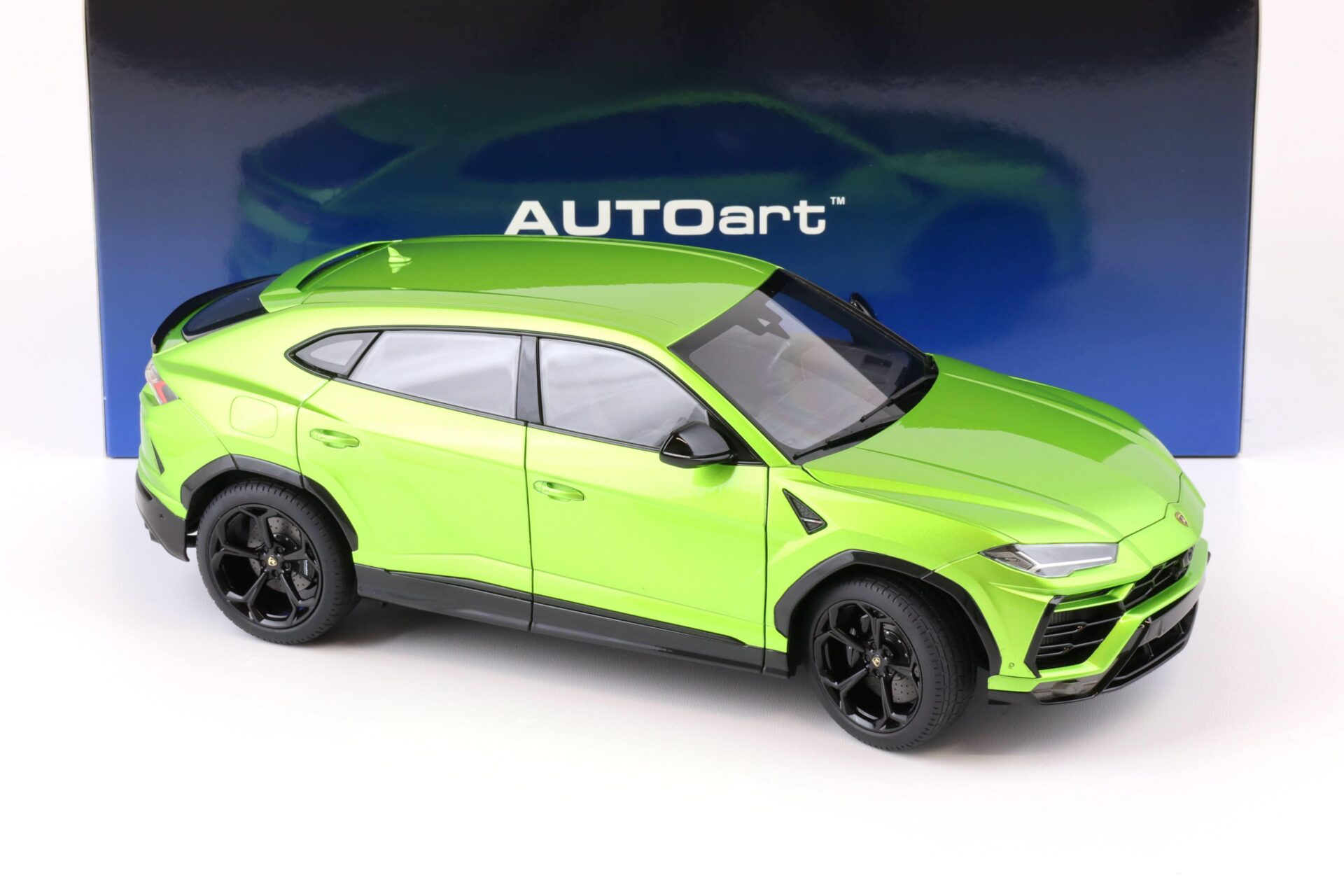 1:18 AUTOart Lamborghini Urus 2018 Verde Selvans/ pearl green 79169