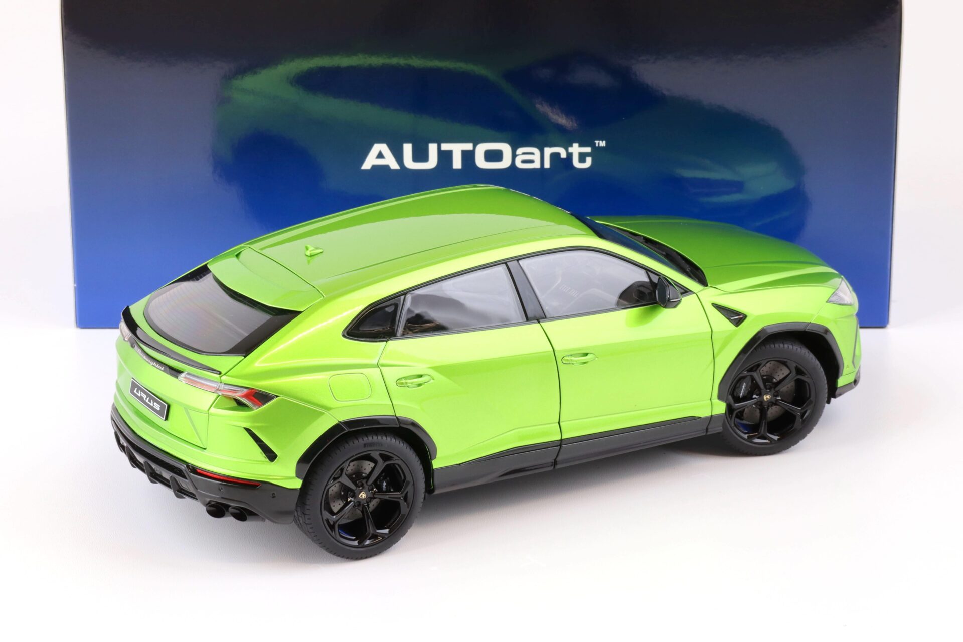 1:18 AUTOart Lamborghini Urus 2018 Verde Selvans/ pearl green 79169
