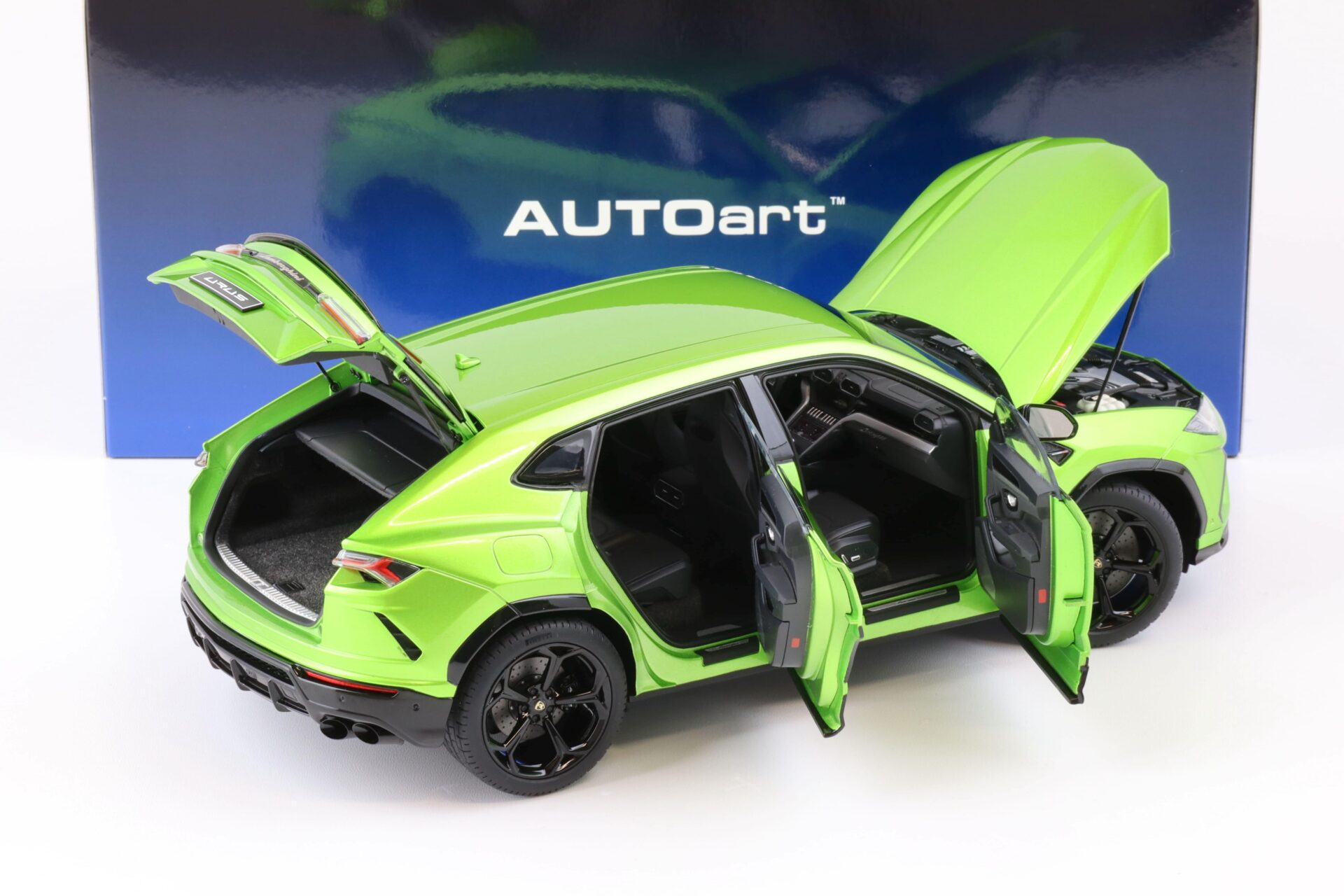 1:18 AUTOart Lamborghini Urus 2018 Verde Selvans/ pearl green 79169