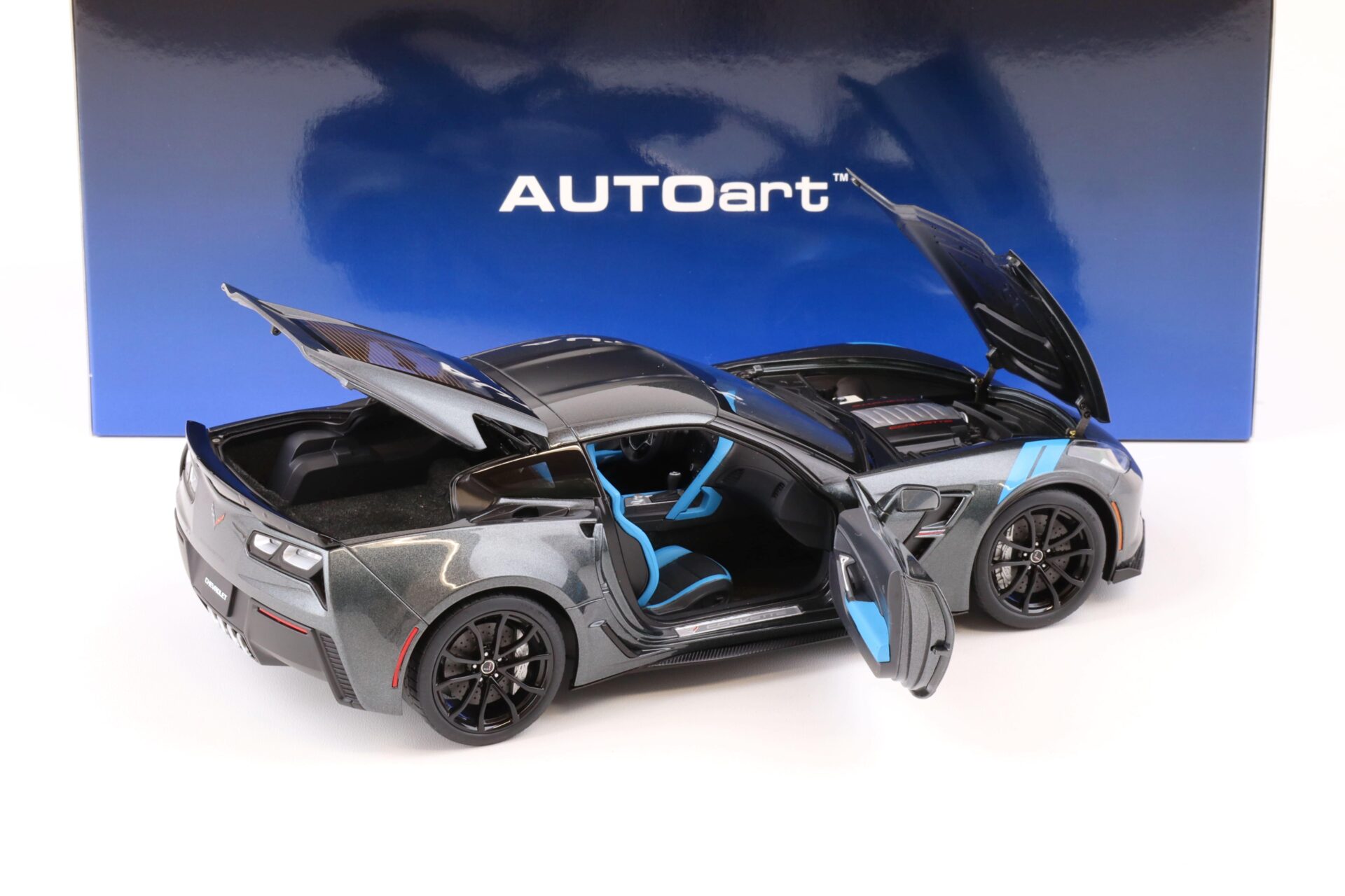 1:18 AUTOart Chevrolet Corvette C7 Grand Sport Watkins Glen grey metallic 71272