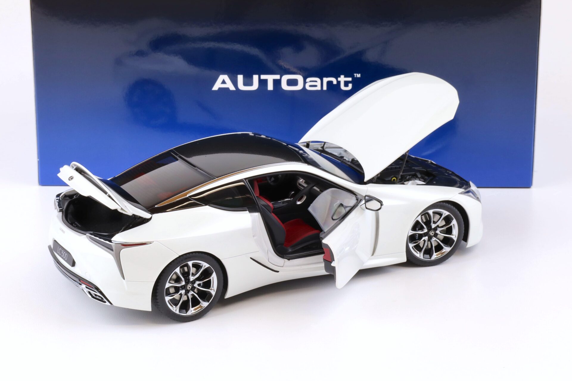 1:18 AUTOart Lexus LC500 Coupe metallic white/ dark rose interior 78872