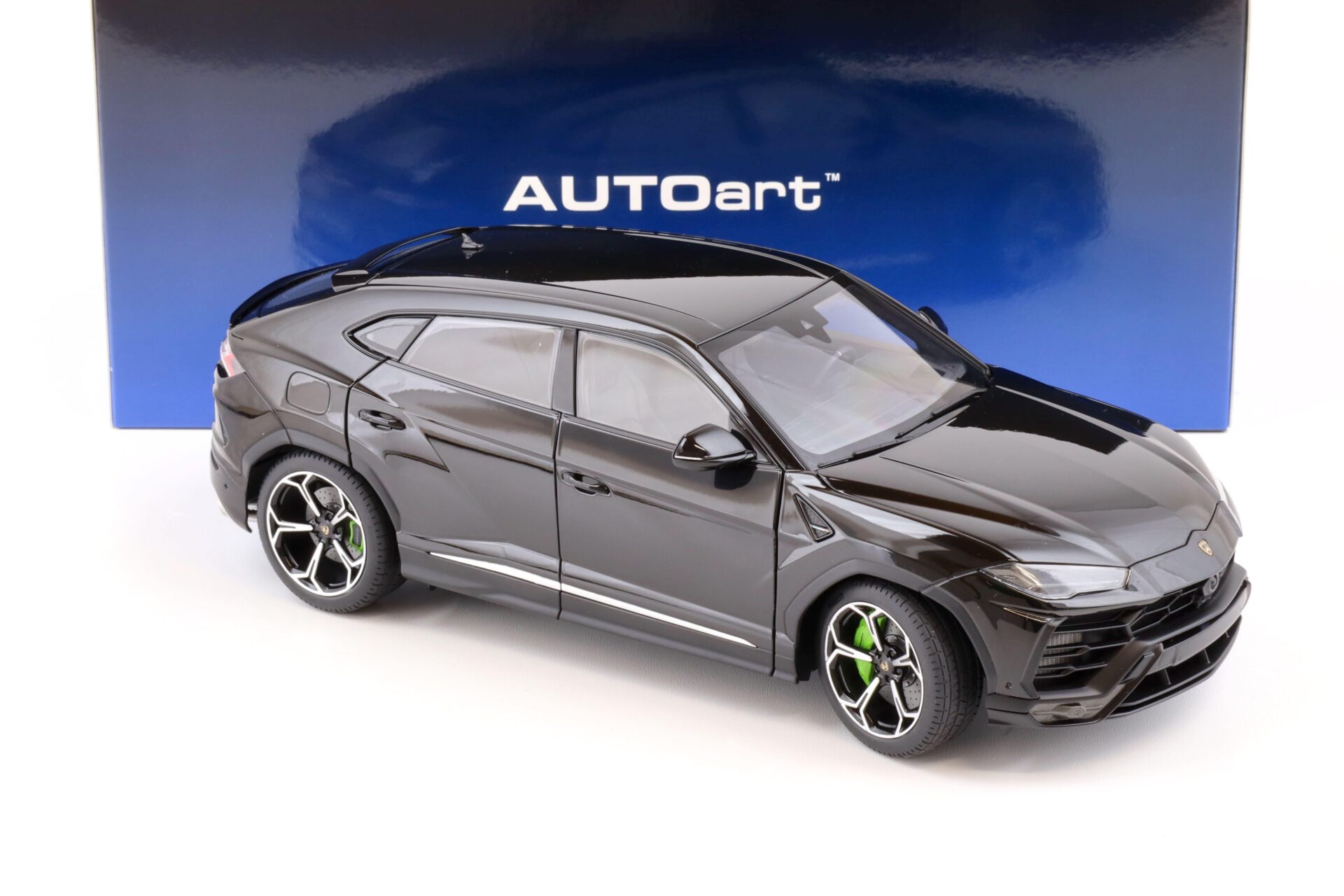 1:18 AUTOart Lamborghini Urus 2018 Nero Noctis/ solid black 79165