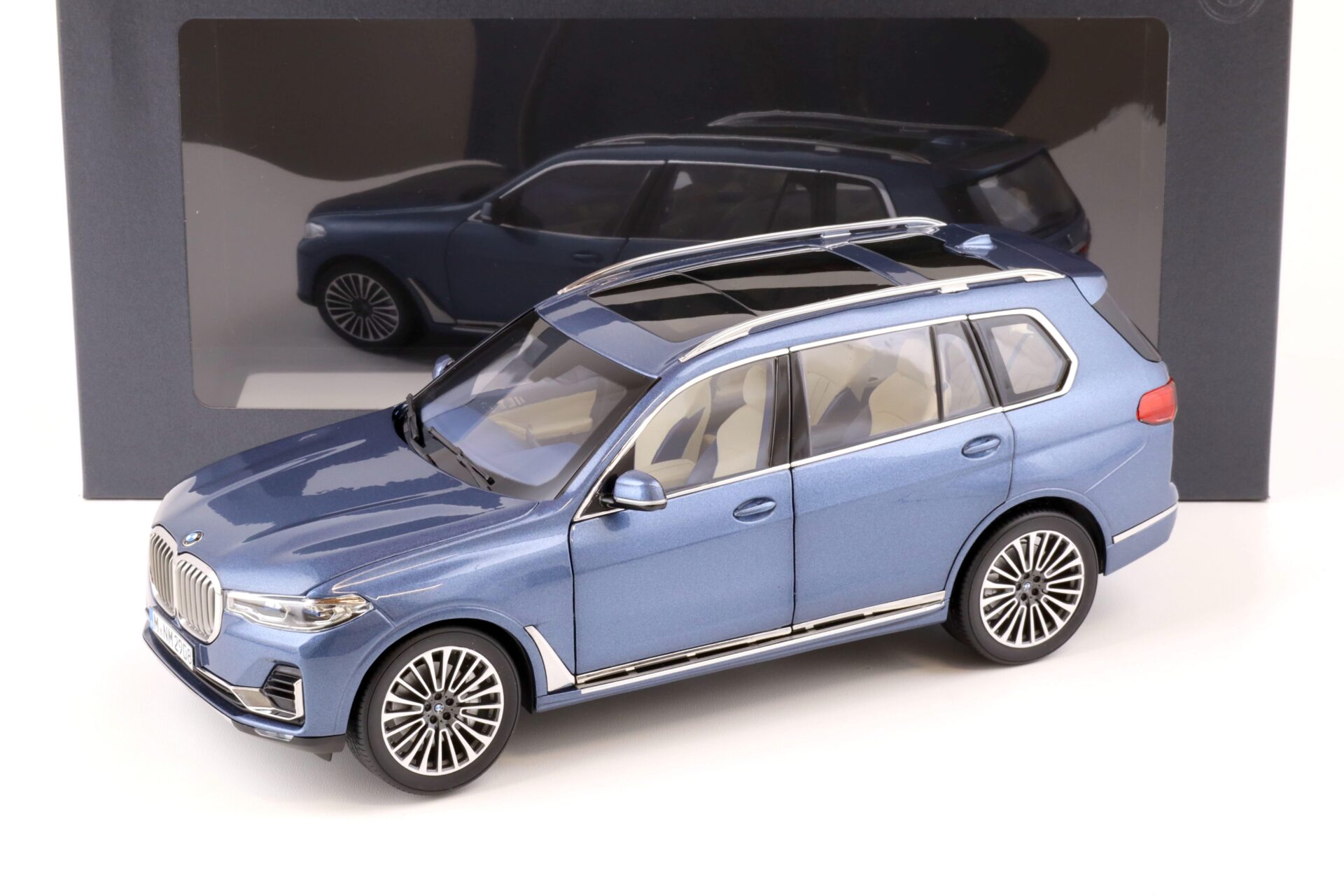 1:18 Kyosho BMW X7 (G07) Phytonic blue metallic 2020 DEALER VERSION