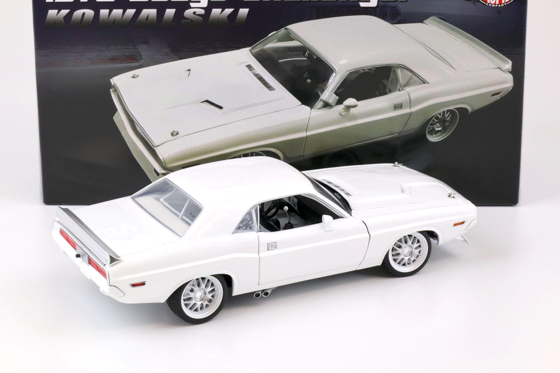 1:18 ACME 1970 Dodge Challenger Street Fighter KOWALSKI white A1806022