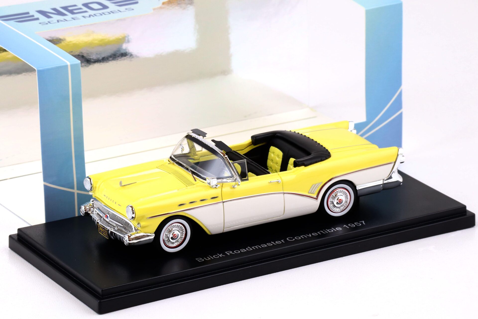 1:43 NEO 1957 Buick Roadmaster Convertible light yellow / white