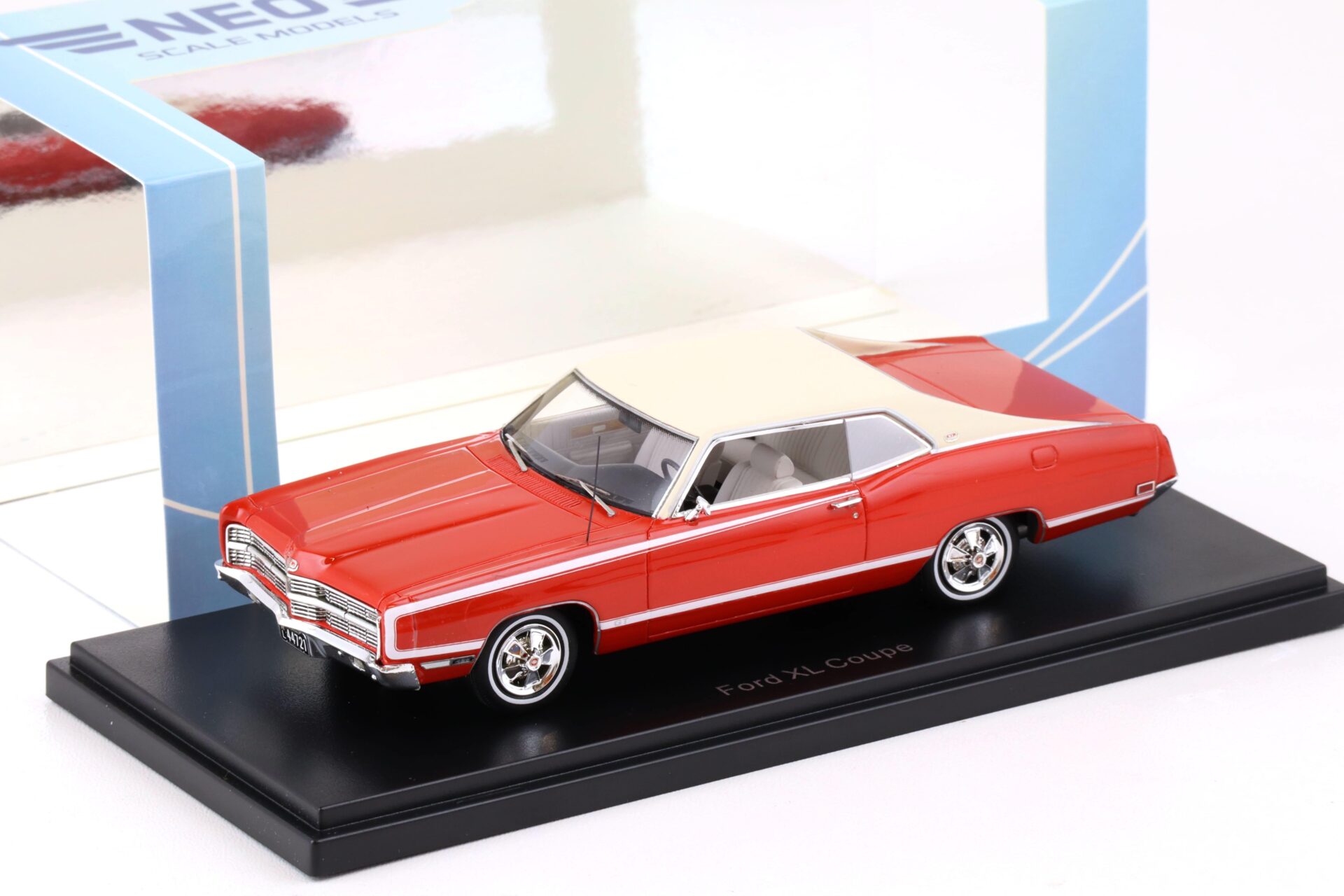 ID 73641 orig.jpg 1:43 NEO Ford XL Coupe red / light beige