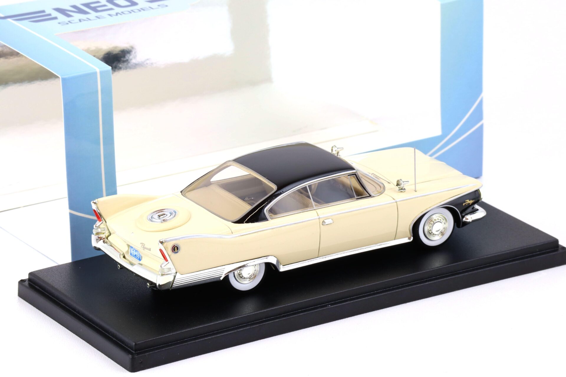 1:43 NEO 1960 Plymouth Fury Coupe light beige / black