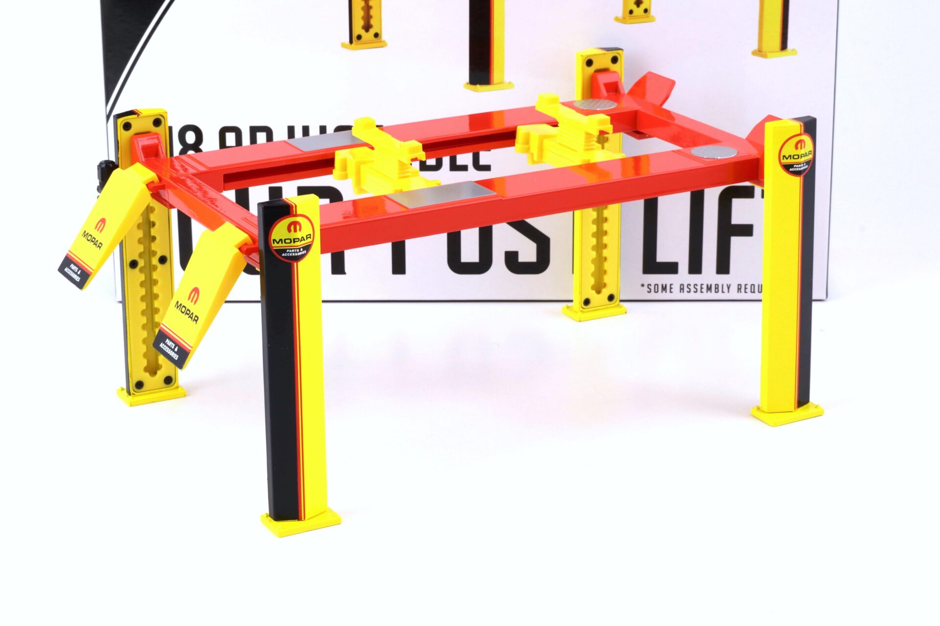 1:18 Greenlight MOPAR Adjustable FOUR-POST Lift Hebebühne Zubehör yellow/black