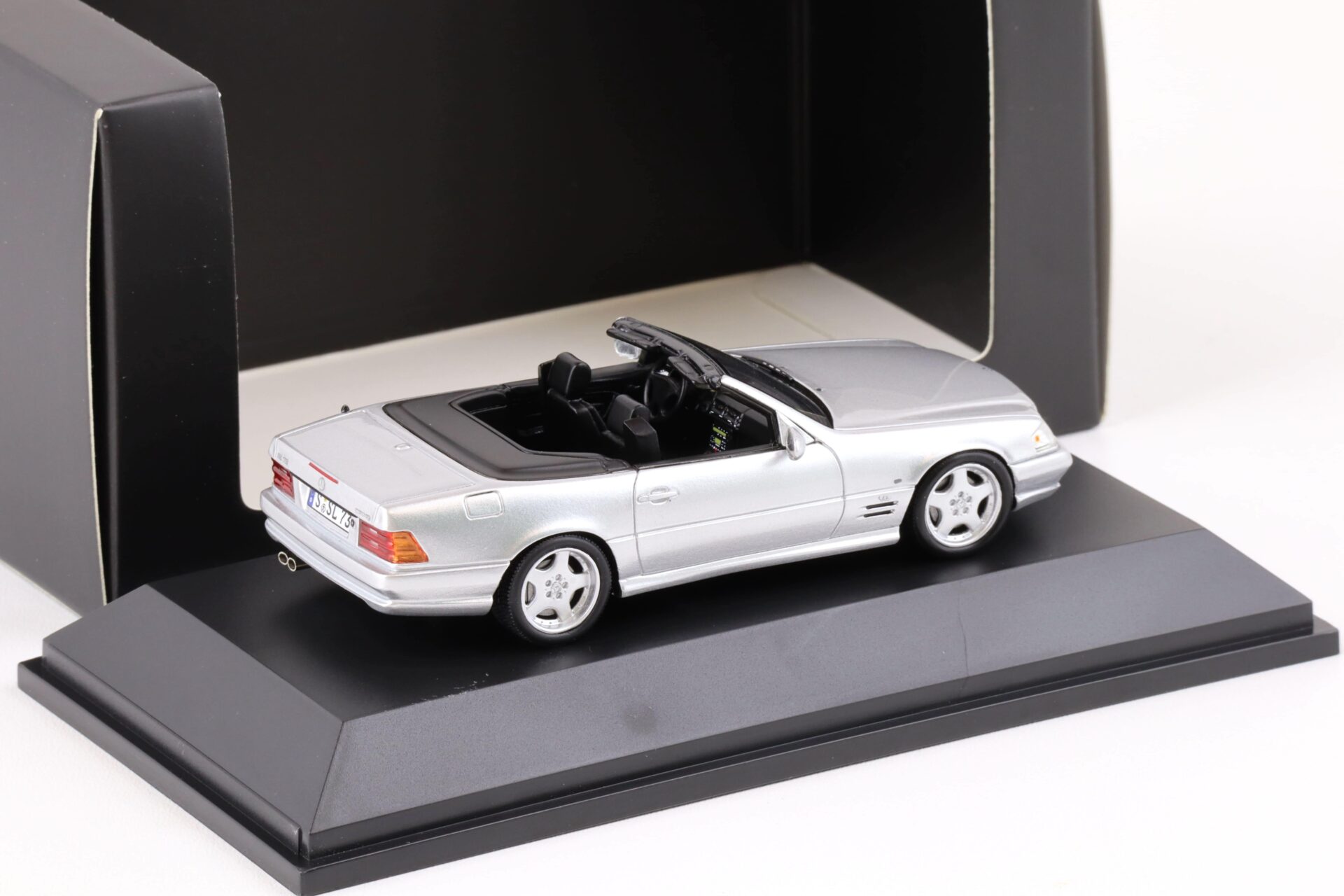 1:43 Spark Mercedes SL73 AMG R129 Convertible 1999 silver DEALER VERSION