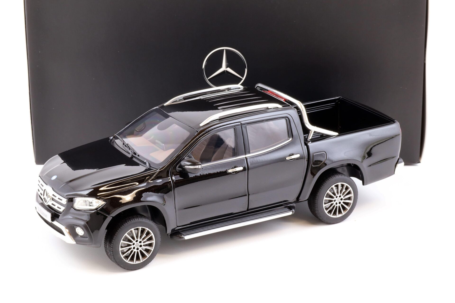 1:18 Norev Mercedes X-Klasse BR470 kabara black DEALER VERSION