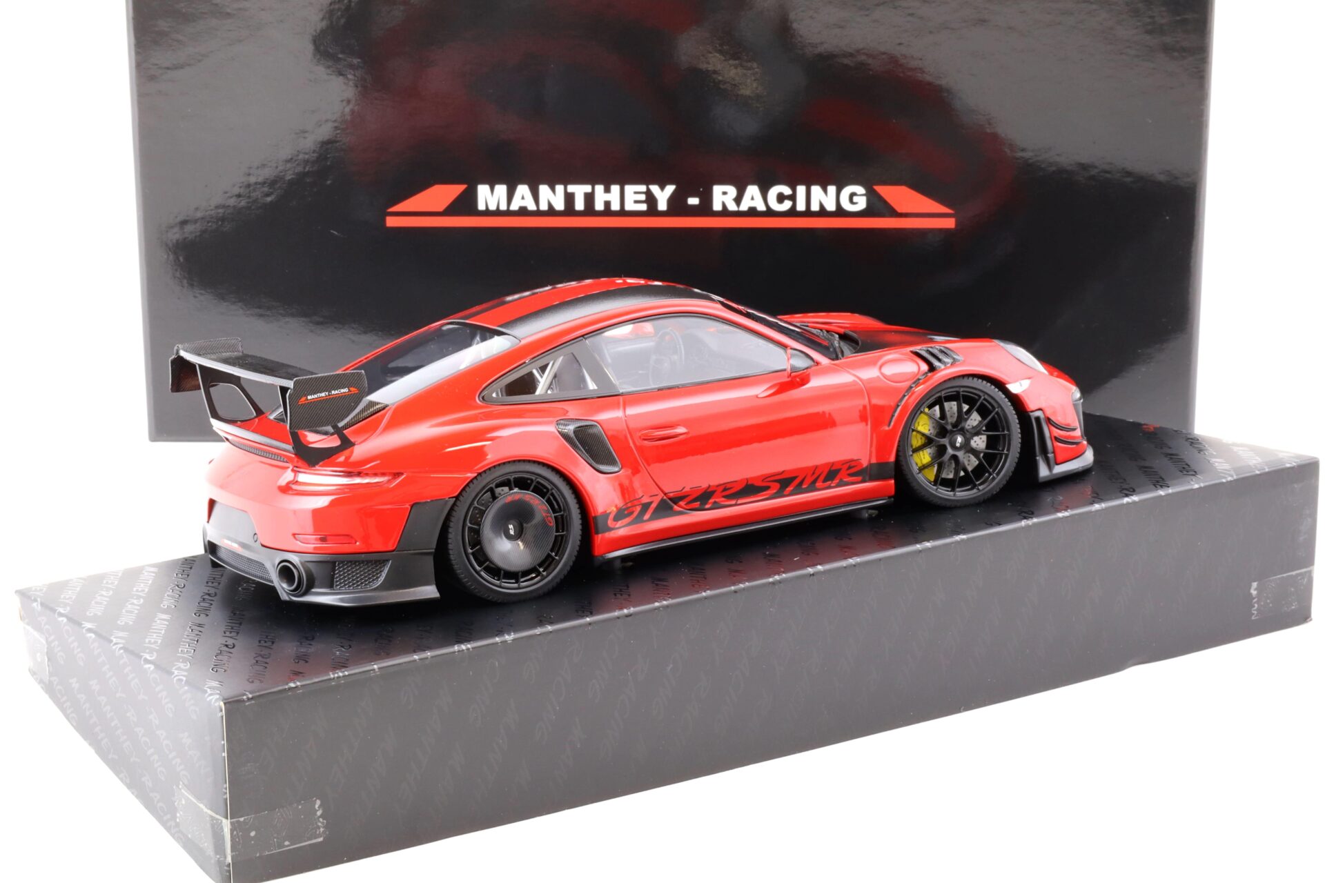 1:18 Minichamps Porsche 911 (991.2) GT2 RS MR 2018 red Manthey-Racing Special Box