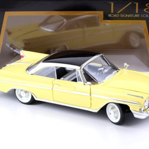 1:18 Road Signature 1961 Desoto Adventurer yellow with black roof