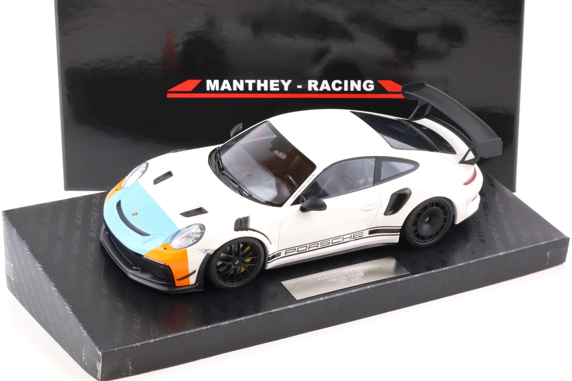 1:18 Minichamps Porsche 911 (991.2) GT3 RS MR white Manthey-Racing Special Box