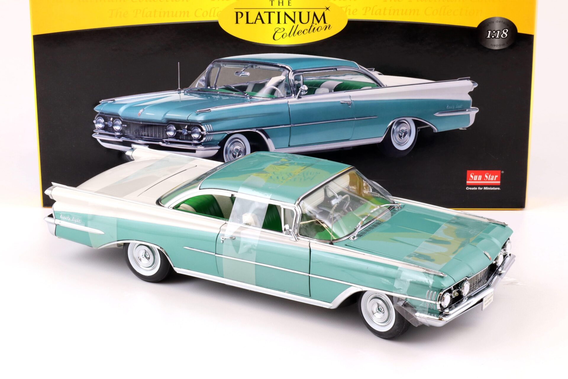 1:18 Sun Star 1959 Oldsmobile 98 Hard Top emerald mist poly / white