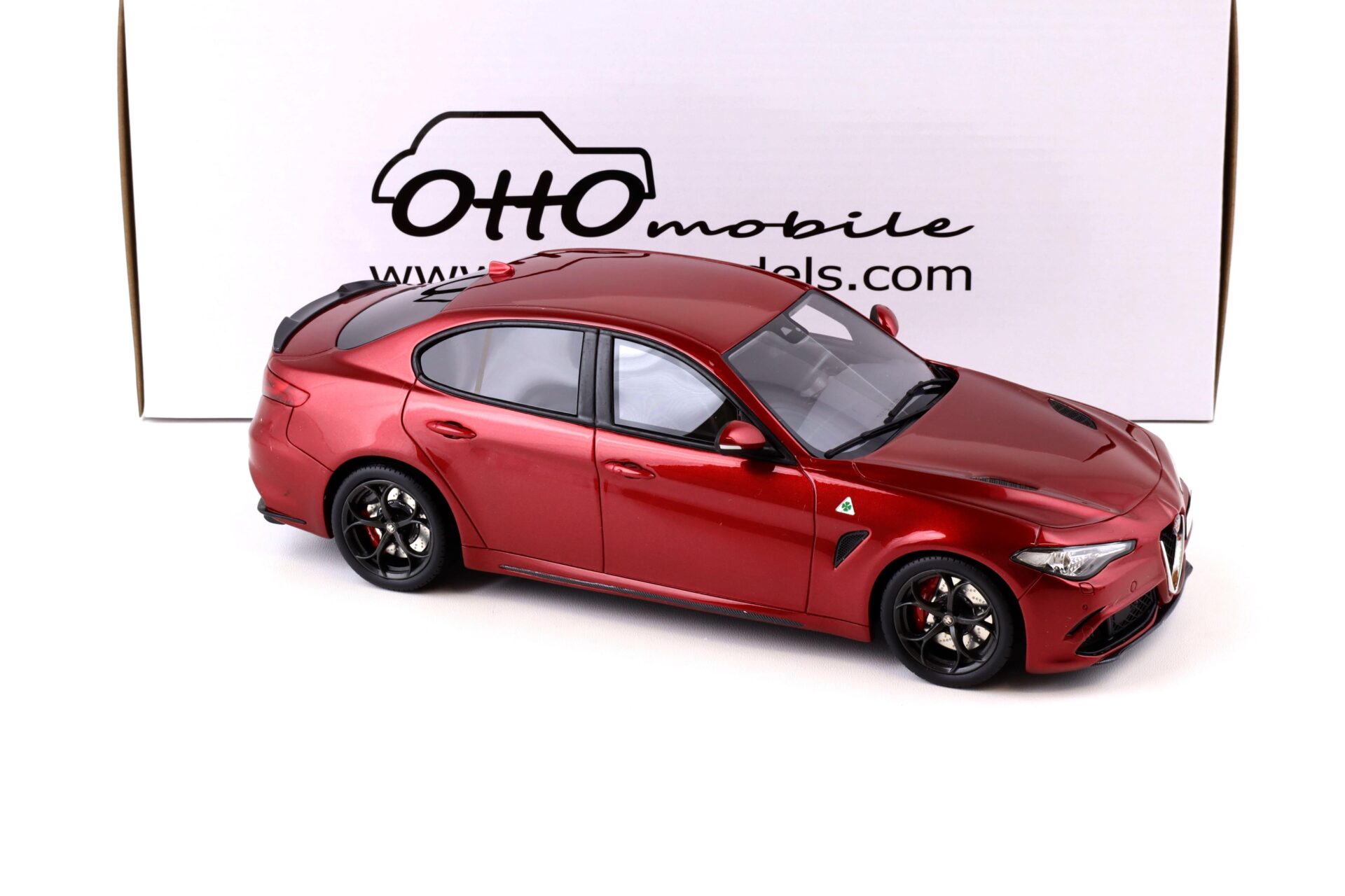 1:18 OTTO mobile OT284 Alfa Romeo Giulia QV Quadriofoglio Verde 2016 red