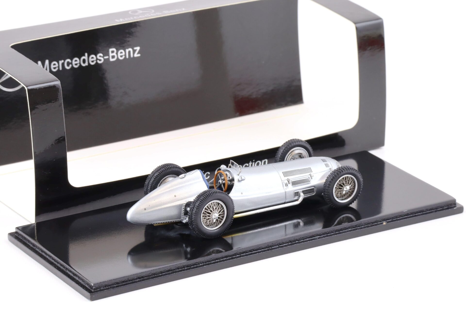 1:43 Spark Mercedes W154 Silberpfeil silver 1938 DEALER VERSION