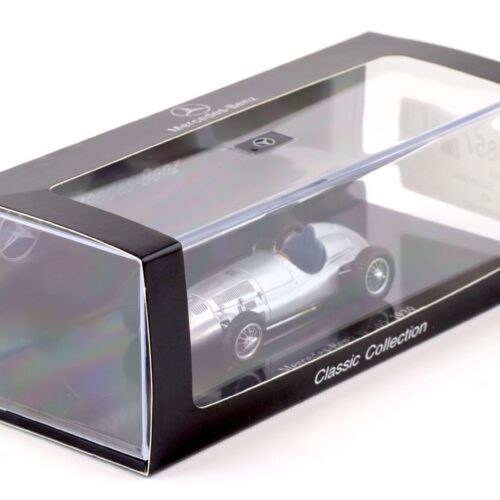 1:43 Spark Mercedes W165 Silberpfeil silver 1939 DEALER VERSION