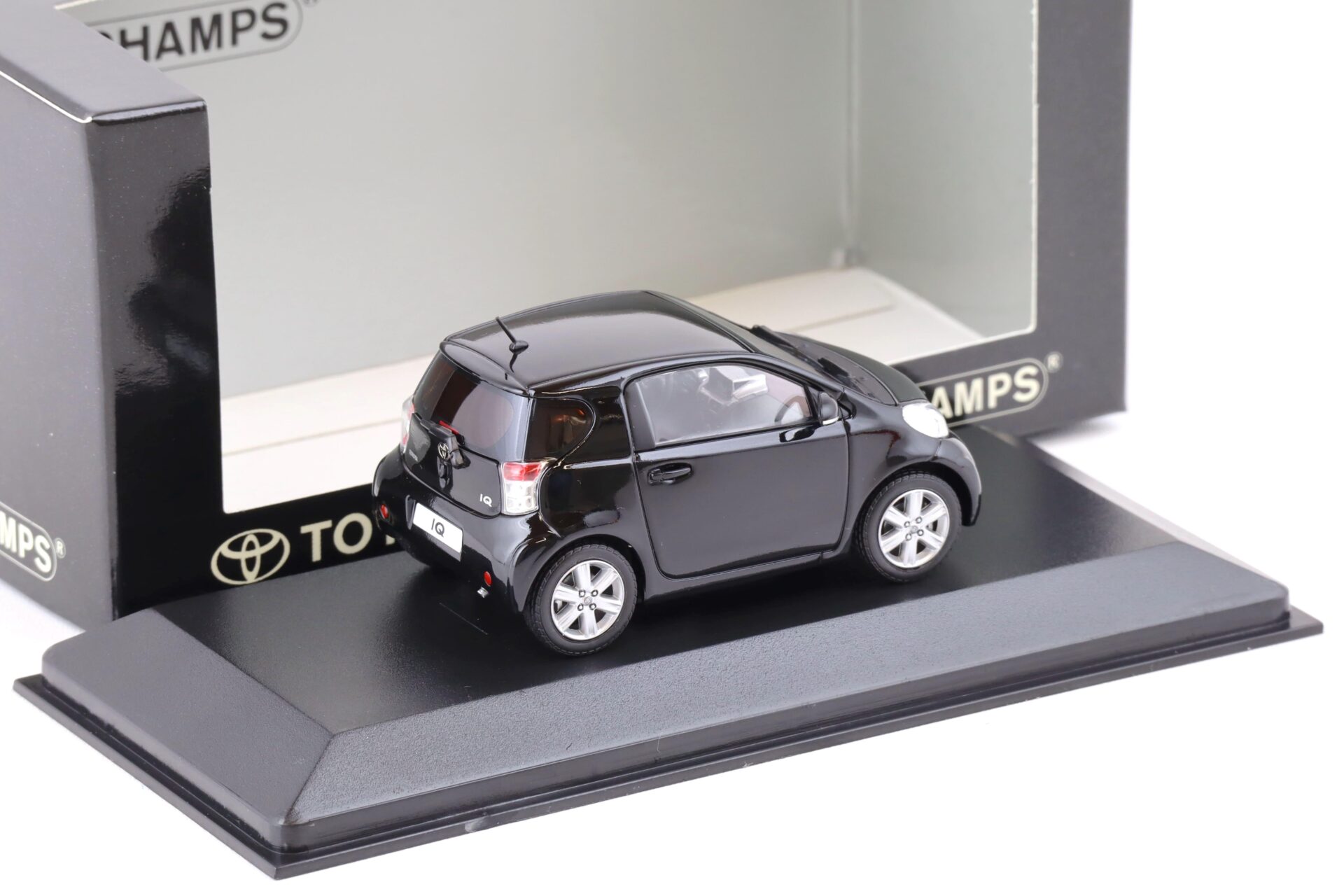 1:43 Minichamps Toyota IQ black 2009 DEALER VERSION
