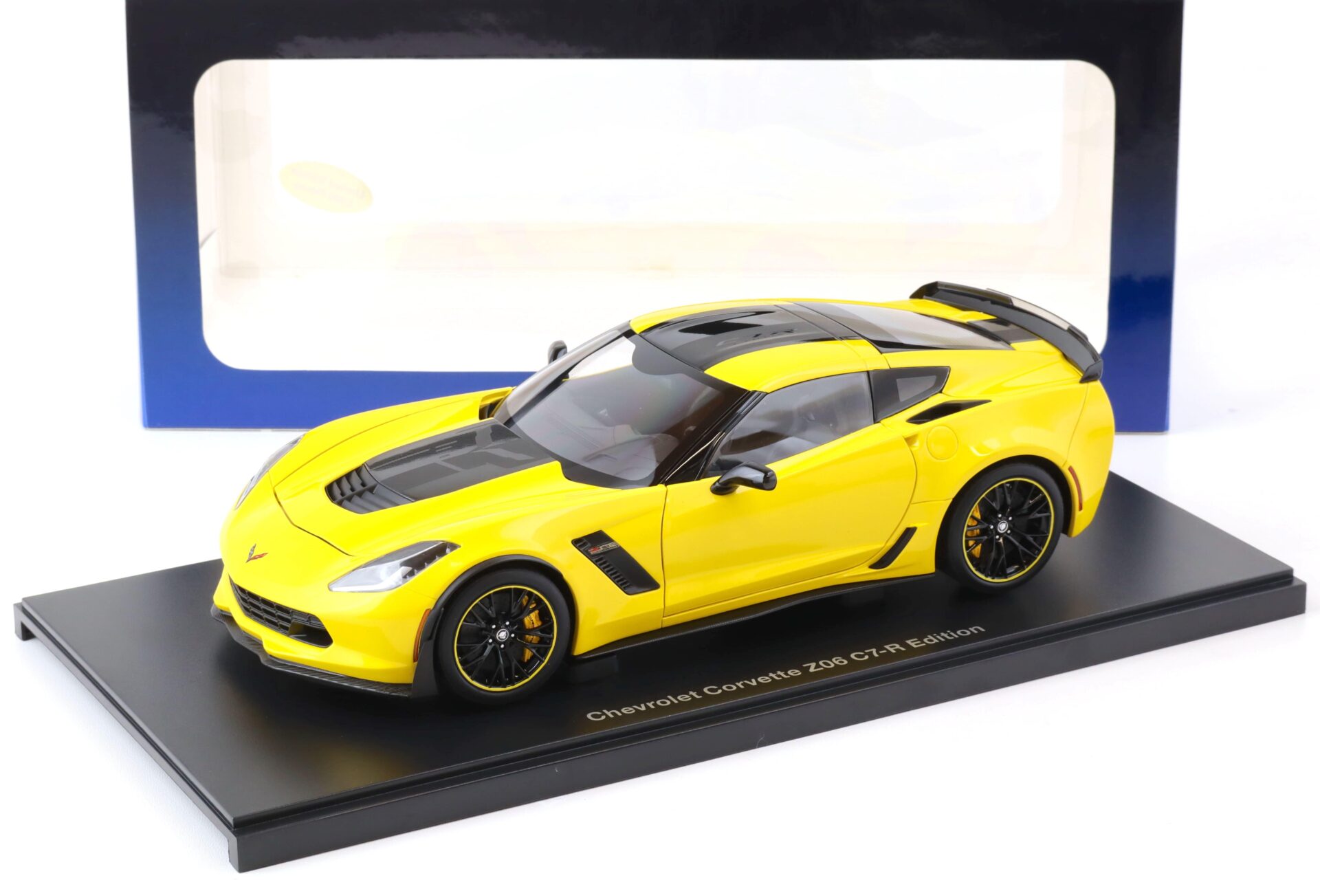 ID 74440 orig 1.jpg 1:18 AUTOart Chevrolet Corvette C7 Z06 C7R Edition Corvette Racing yellow 71260