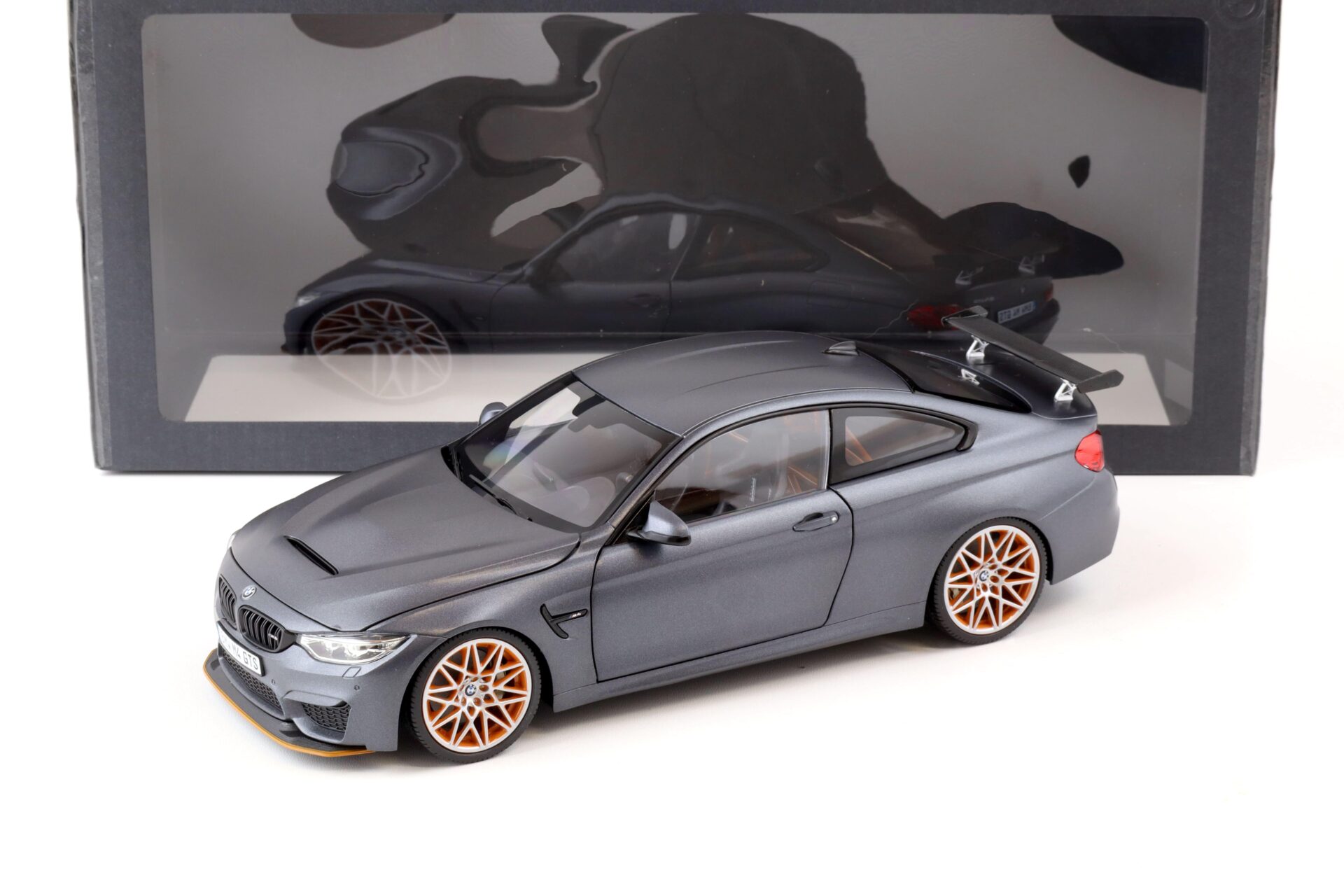ID 74453 orig.jpg 1:18 Minichamps BMW M4 GTS Coupe 2016 matt grey DEALER VERSION