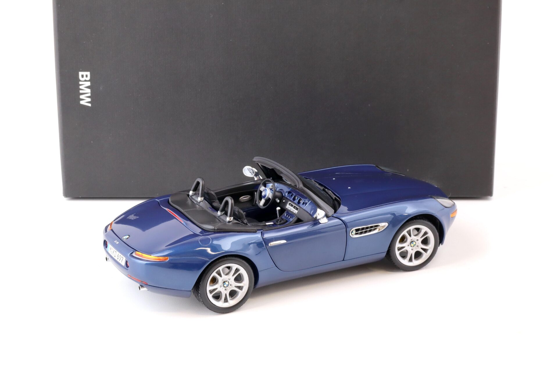 1:18 Kyosho BMW Z8 Roadster blue with Top DEALER VERSION