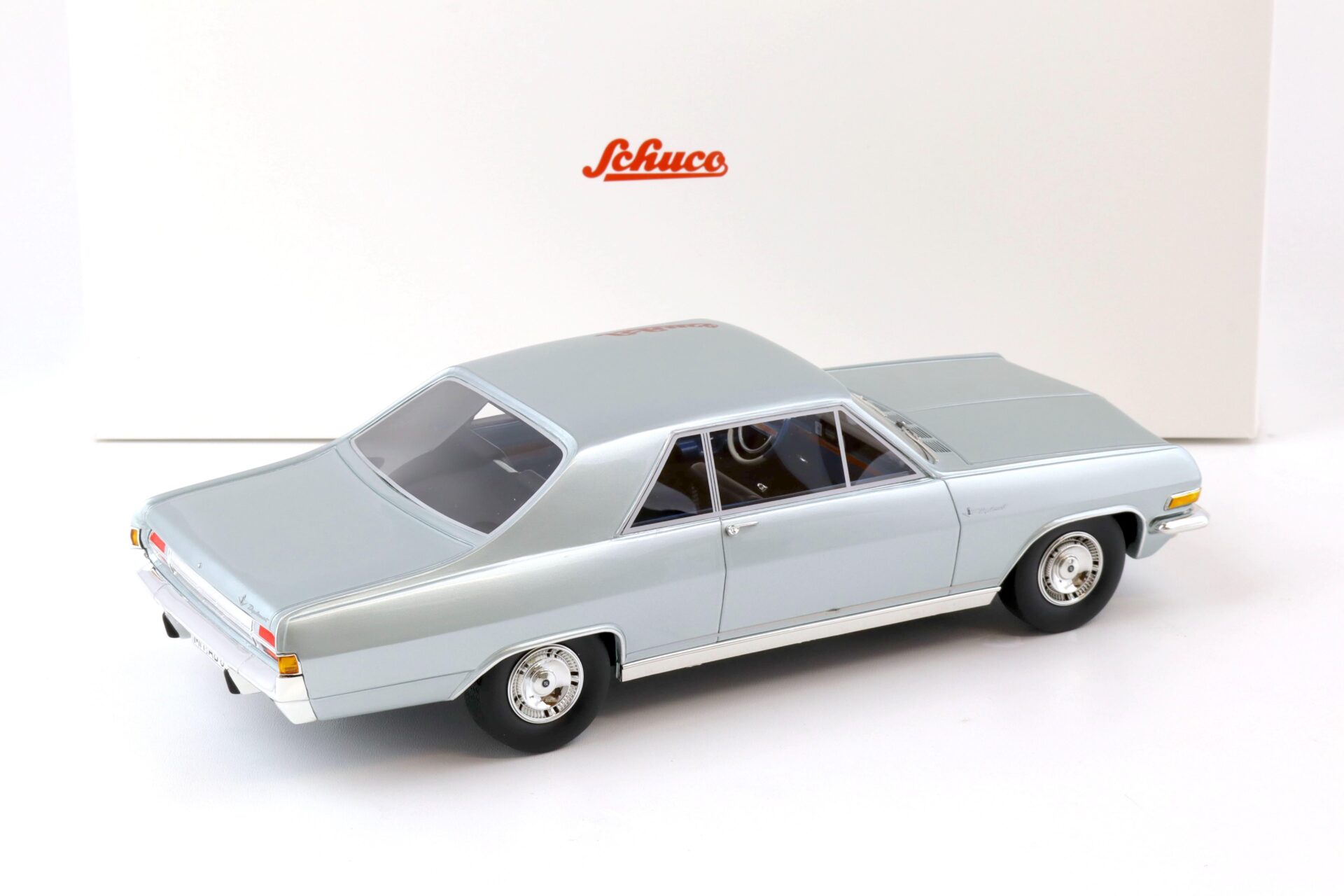 1:18 Schuco PRO.R18 Opel Diplomat A Coupe silver metallic