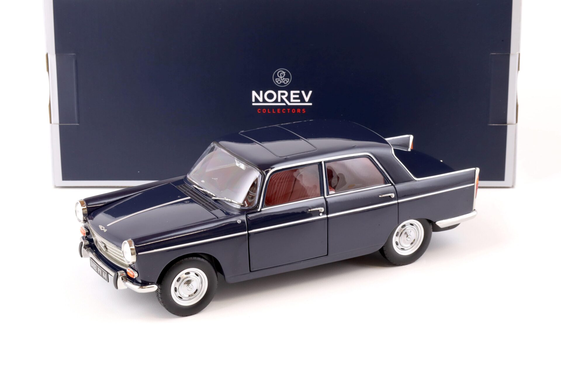 ID 74517 orig 1.jpg 1:18 Norev Peugeot 404 Sedan 1965 Amiral blue 184836