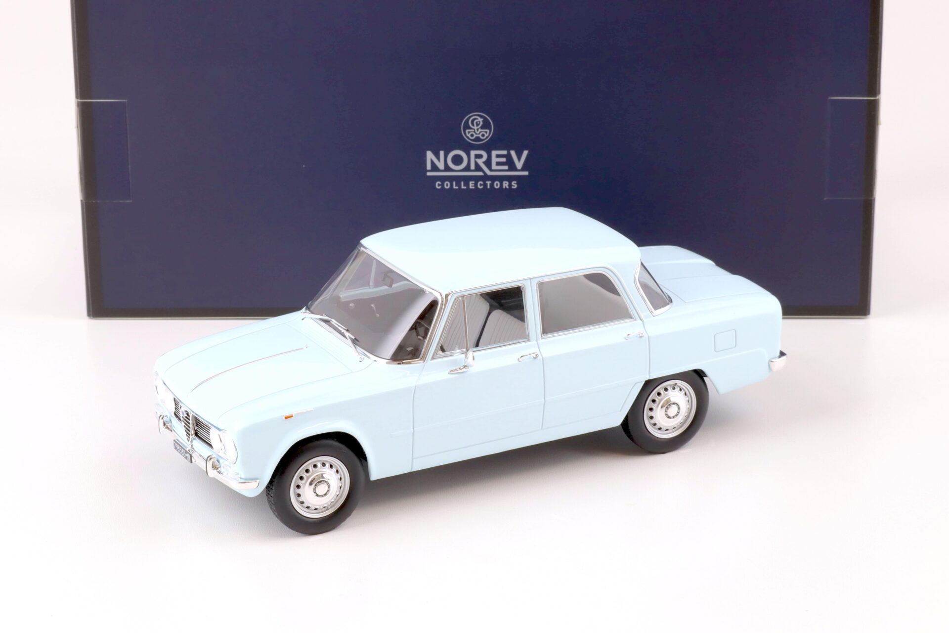 ID 74563 orig 1.jpg 1:18 Norev Alfa Romeo Giulia TI 1964 light blue - Limited 200 pcs.
