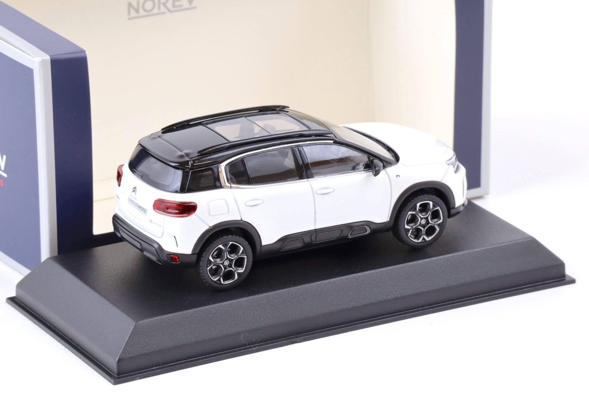 1:43 Norev Citroen C5 Aircross 2022 pearl white & black 155564