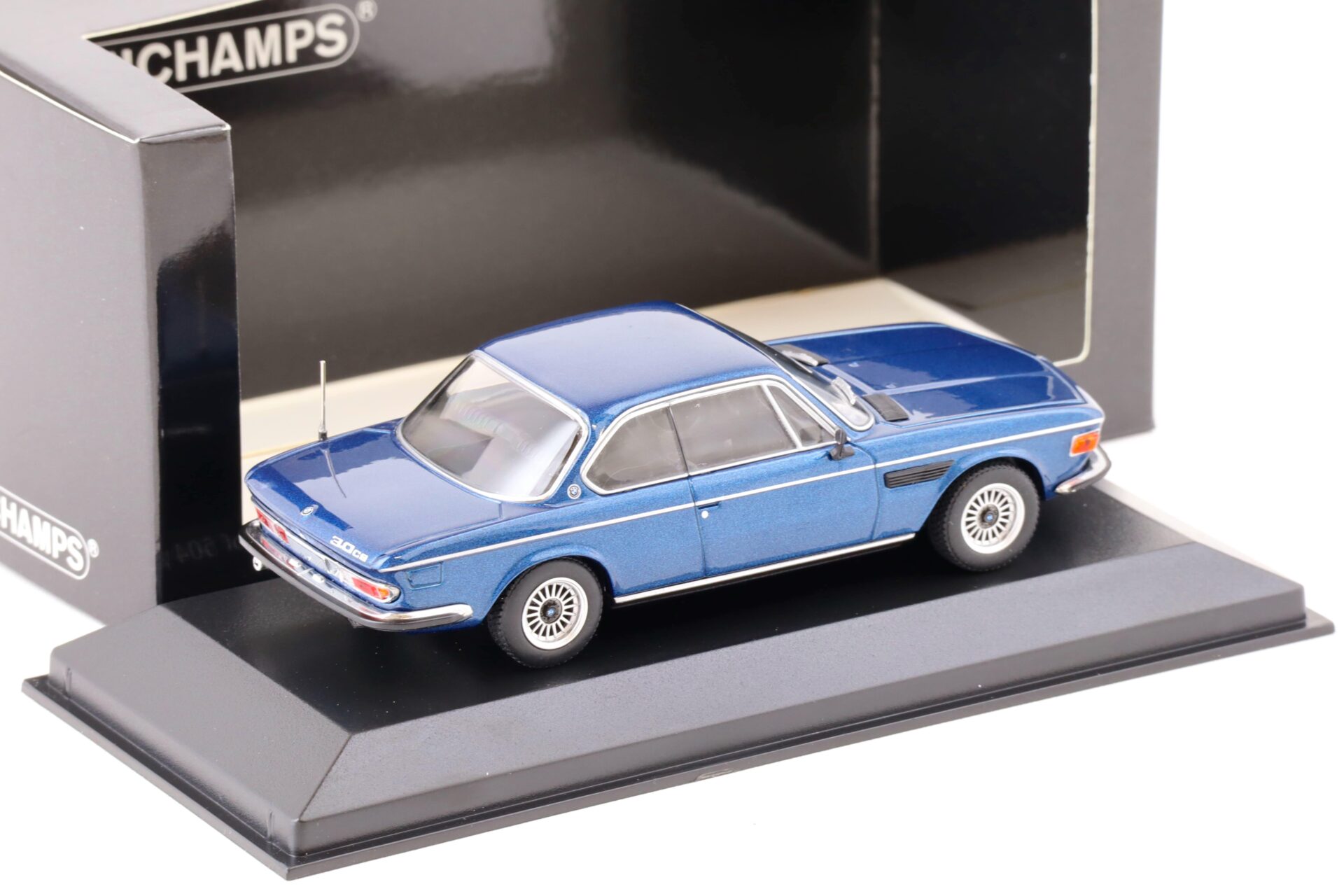 1:43 Minichamps BMW 3.0 CS Coupe 1969 night blue metallic