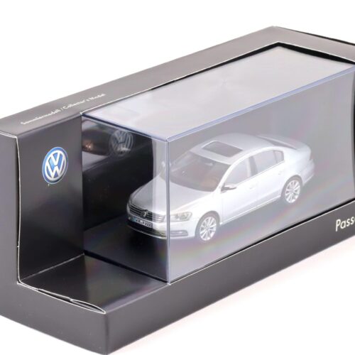 1:43 Schuco VW Passat B7 Limousine silver metallic DEALER VERSION