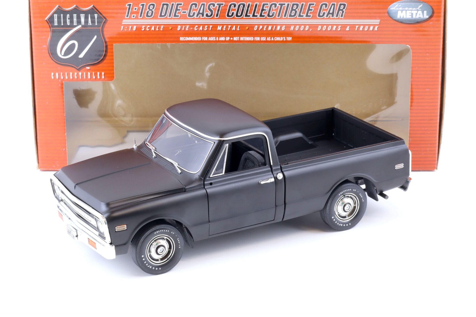 1:18 Highway61 Chevrolet Fleetside Pickup matt black 50878