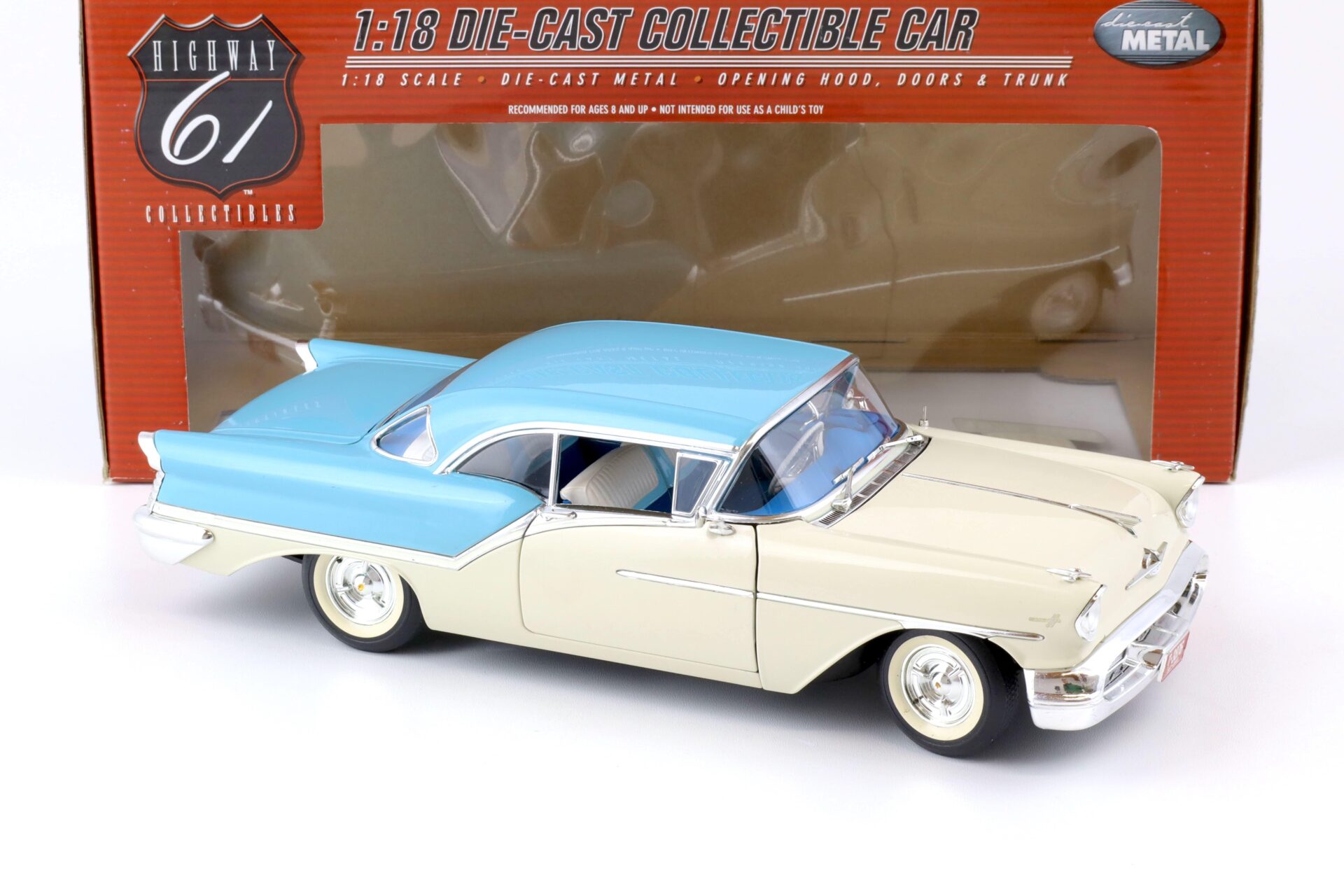 1:18 Highway61 Oldsmobile Super 88 light blue/ white 1957