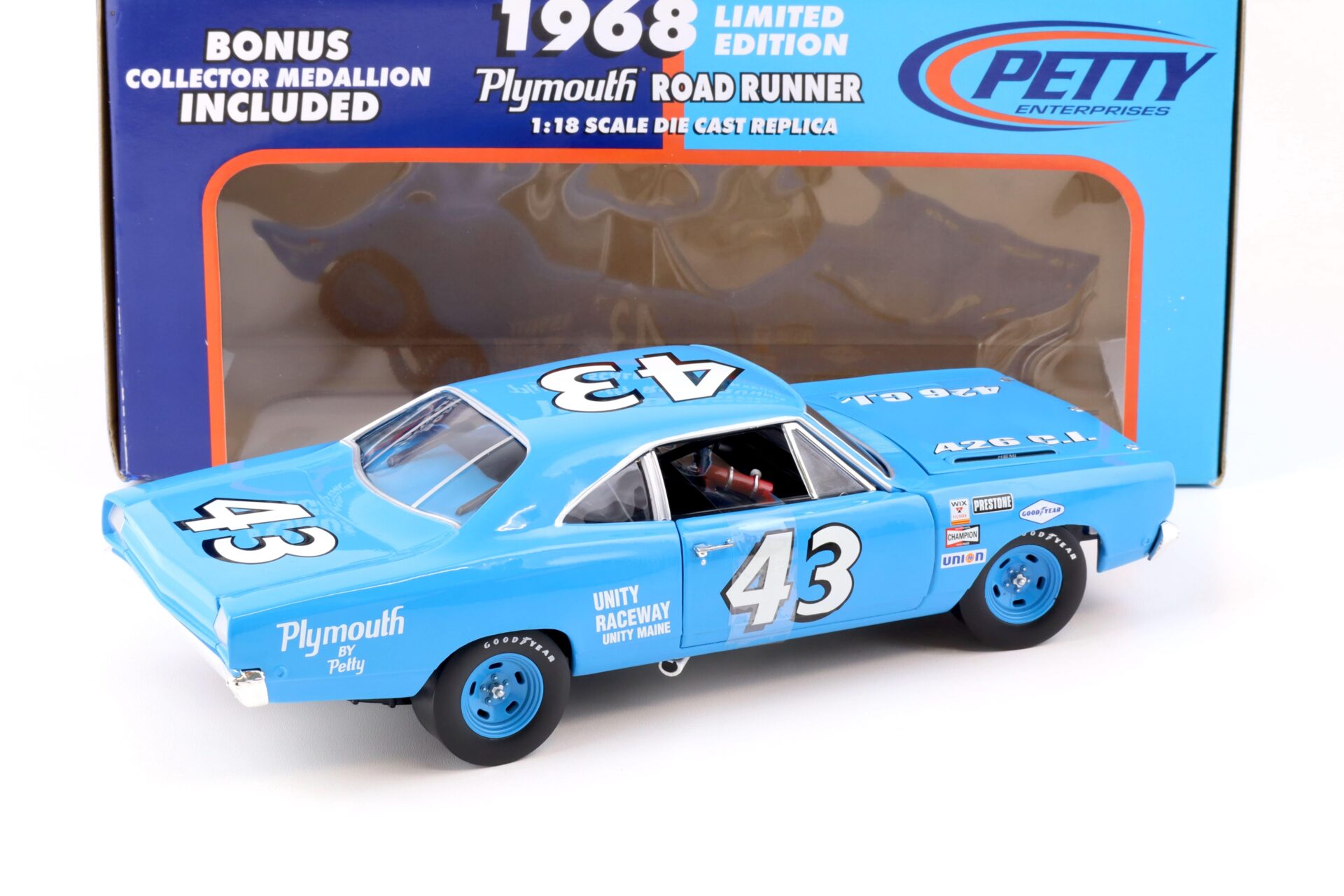 1:18 ERTL 1968 Plymouth Road Runner #43 Petty Enterprises blue