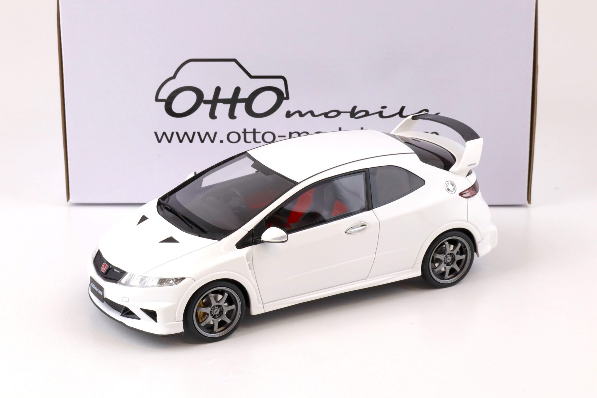 1:18 OTTO mobile OT735 Honda Civic FN2 Type R Mugen white 2010