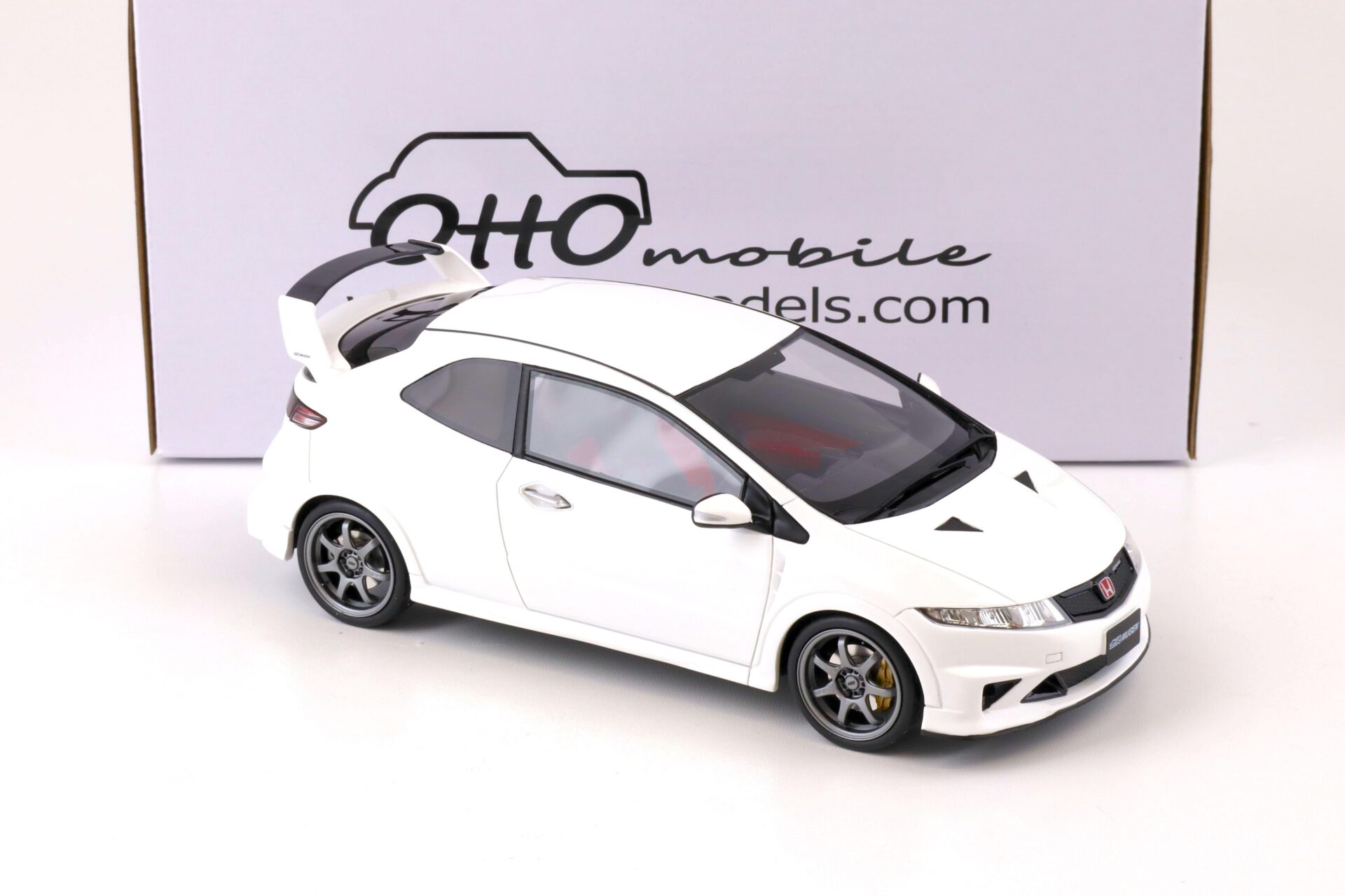 1:18 OTTO mobile OT735 Honda Civic FN2 Type R Mugen white 2010