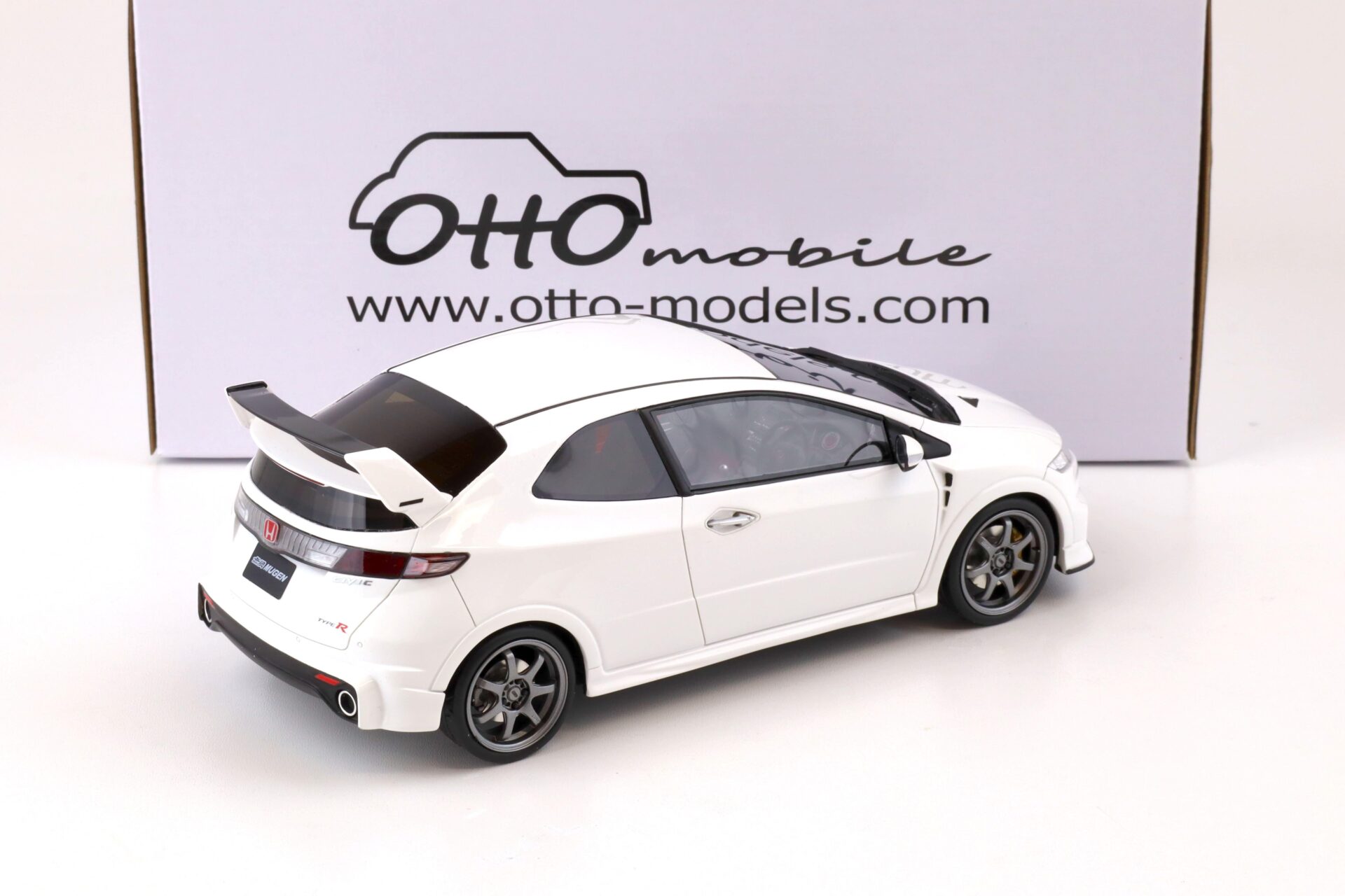 1:18 OTTO mobile OT735 Honda Civic FN2 Type R Mugen white 2010
