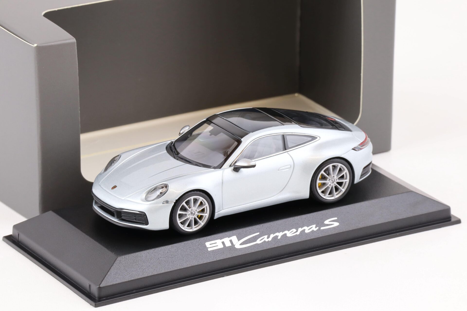 1:43 Minichamps Porsche 911 (992) Carrera S Coupe Dolomit silver WAP DEALER