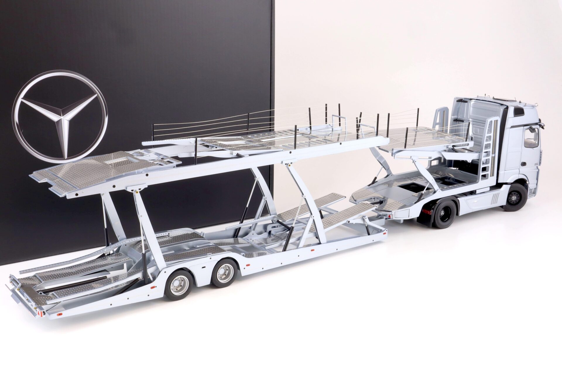 1:18 NZG Mercedes Actros Autotransporter LKW Edition 1 silver DEALER VERSION