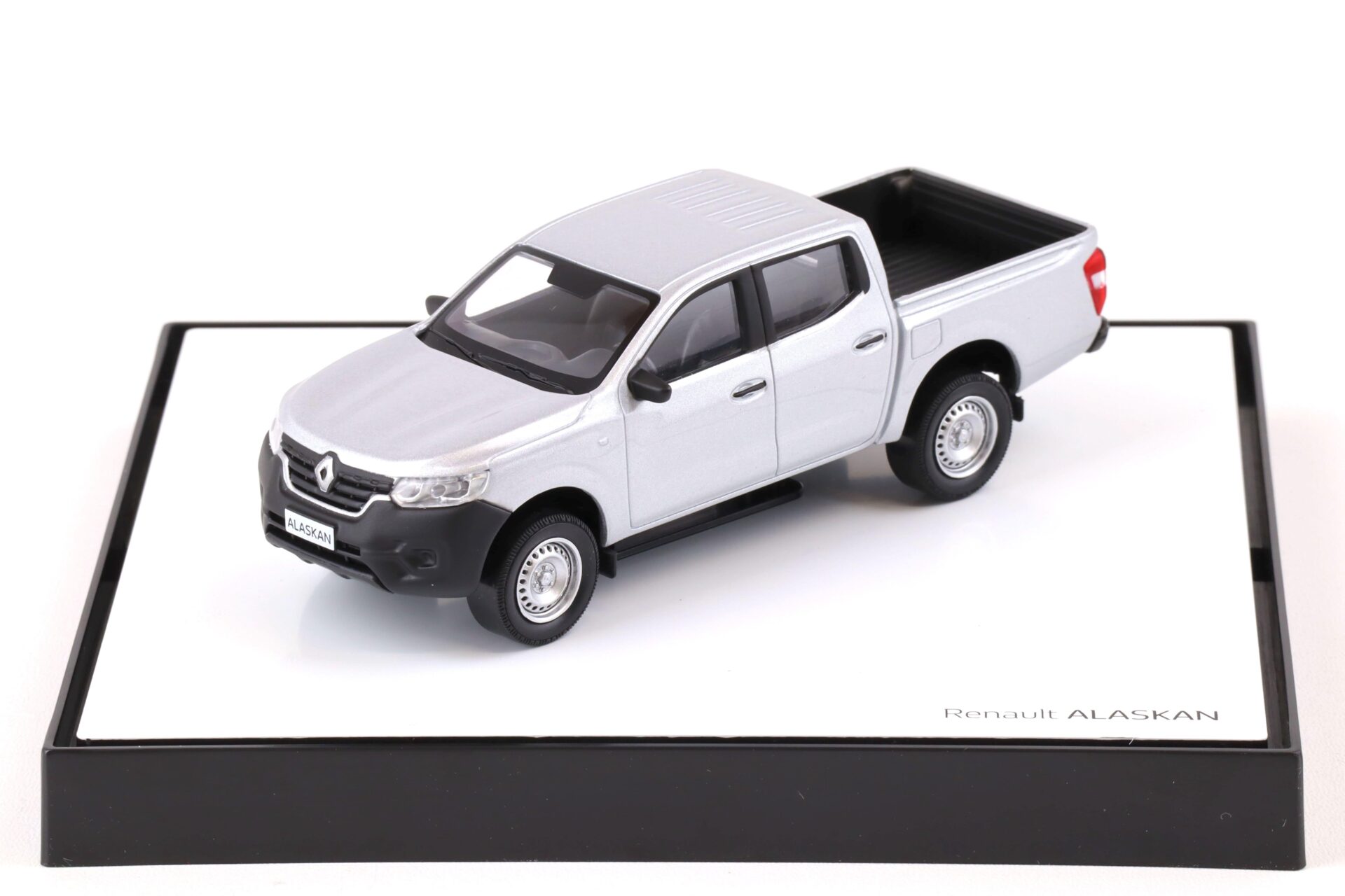 1:43 Norev Renault Vu Alaskan Pick-Up silver DEALER VERSION