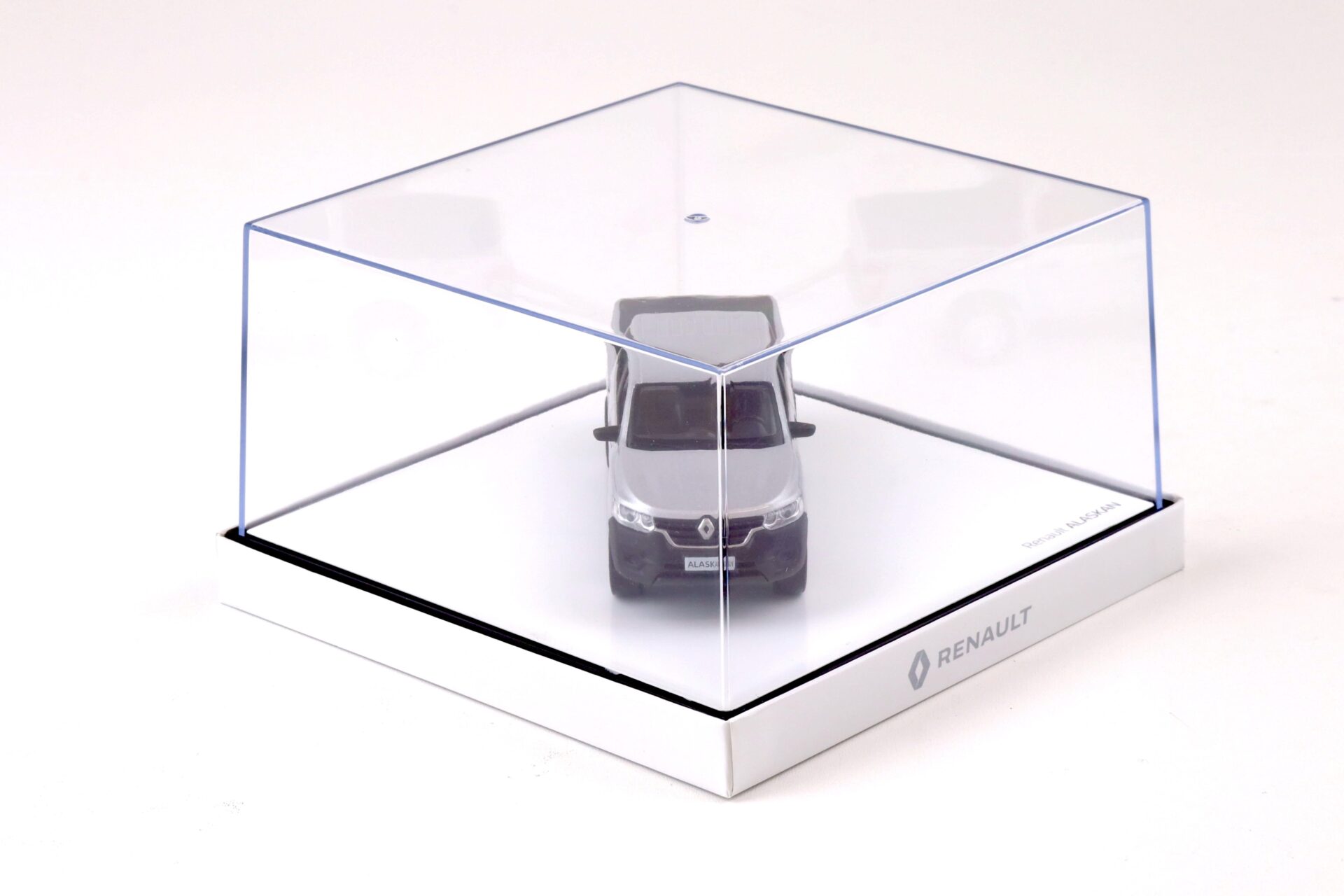 1:43 Norev Renault Vu Alaskan Pick-Up silver DEALER VERSION