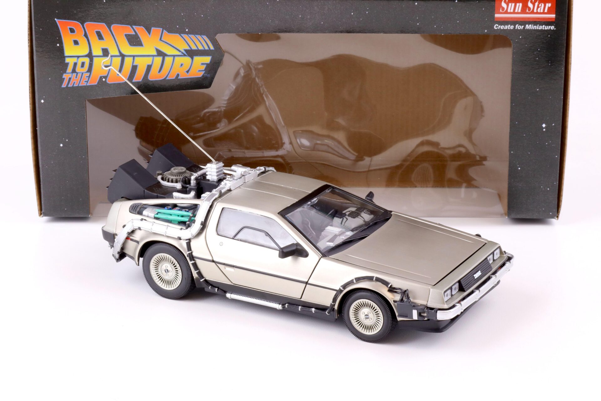 1:18 Sun Star 1983 Delorean DMC-12 Time Machine Back to the Future 1