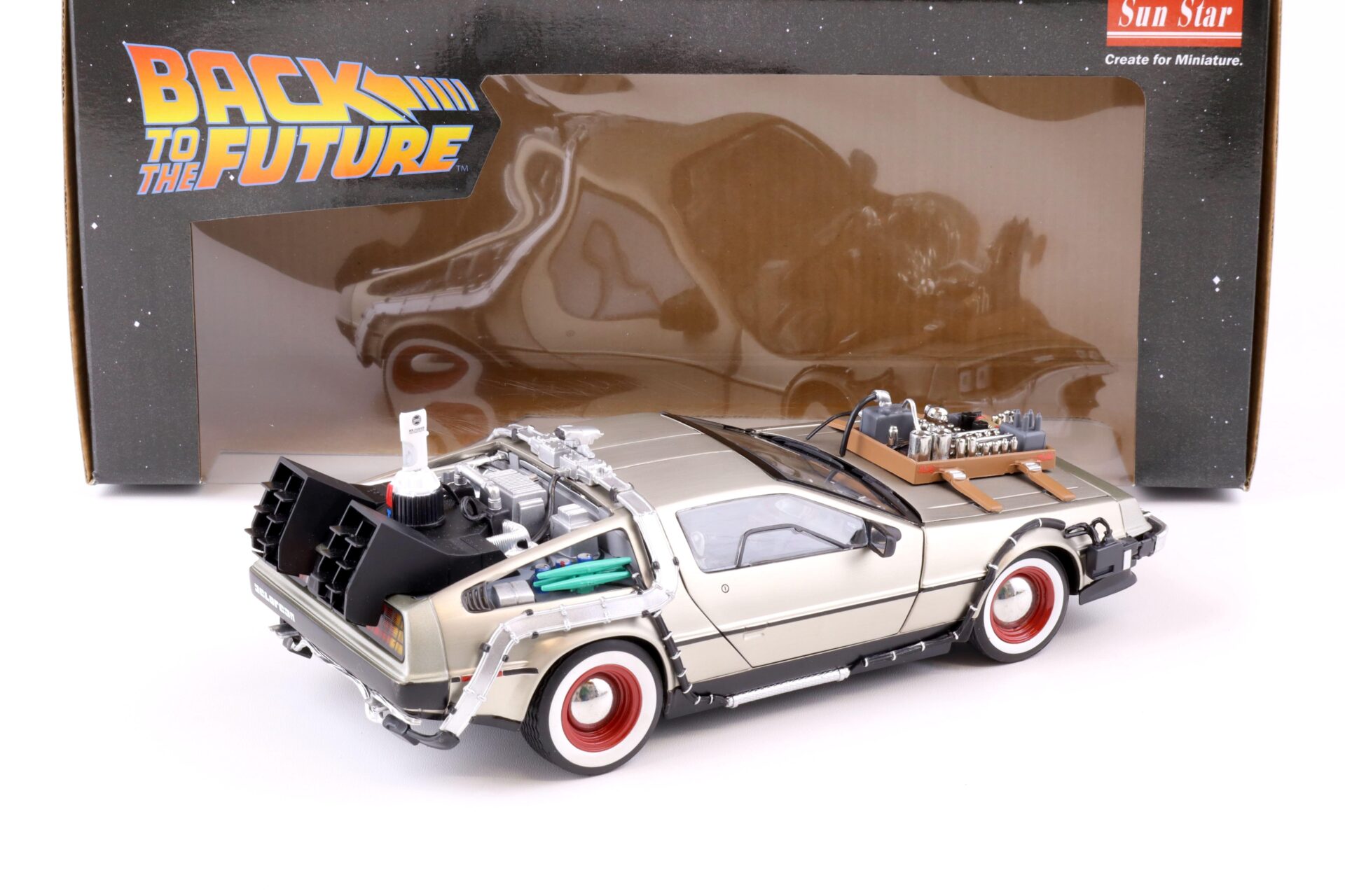 1:18 Sun Star 1987 Delorean DMC-12 Time Machine Back to the Future 3
