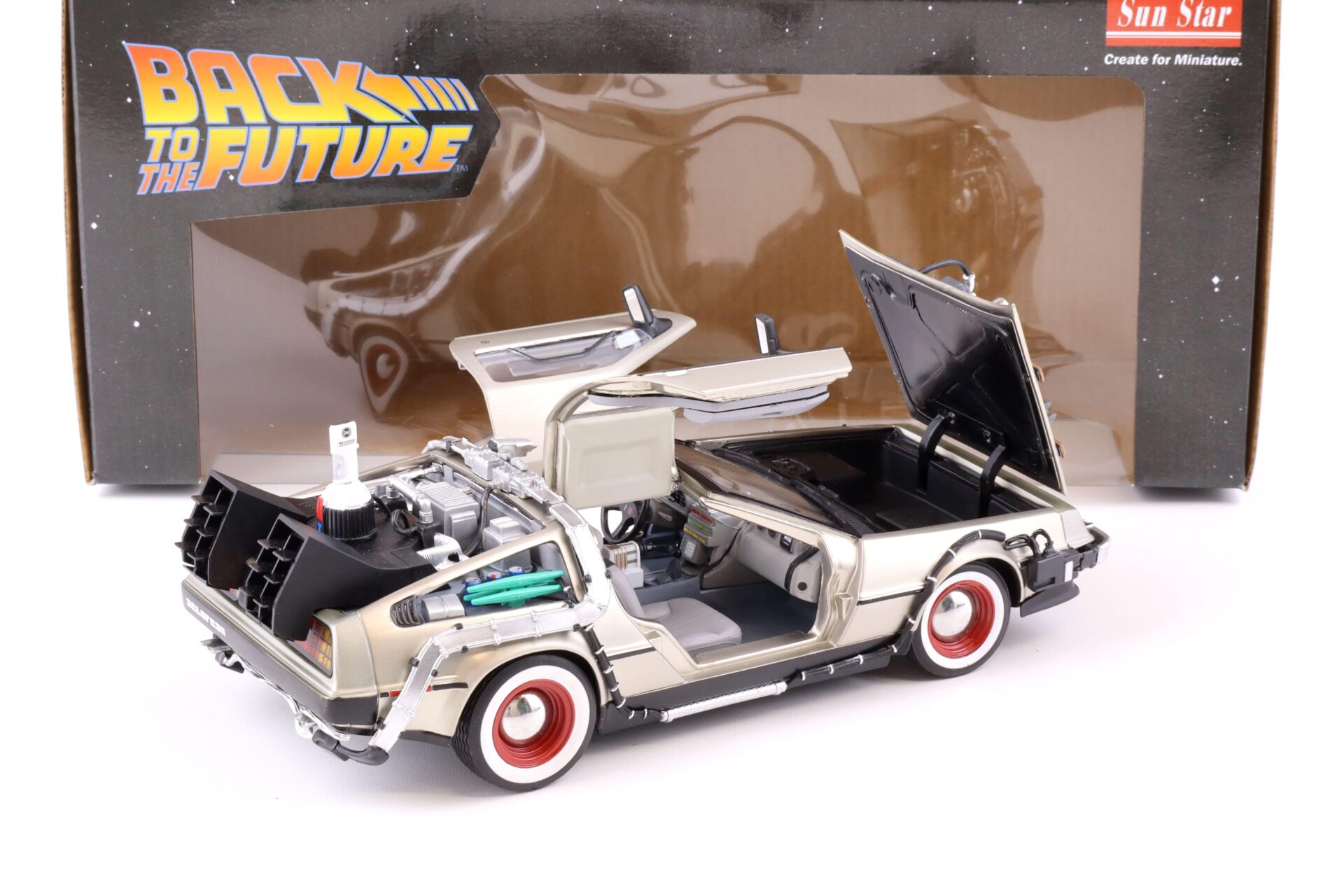 1:18 Sun Star 1987 Delorean DMC-12 Time Machine Back to the Future 3