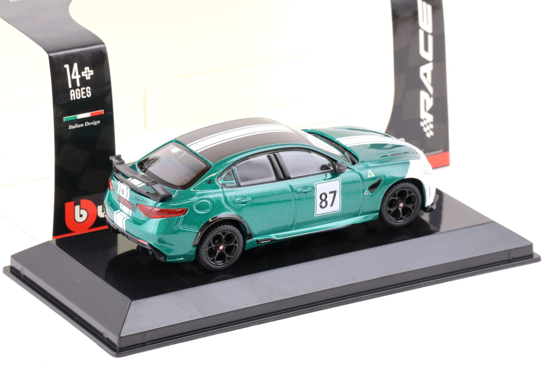 1:43 Bburago Alfa Romeo Giulia GTAm #87 verde Montreal green / white