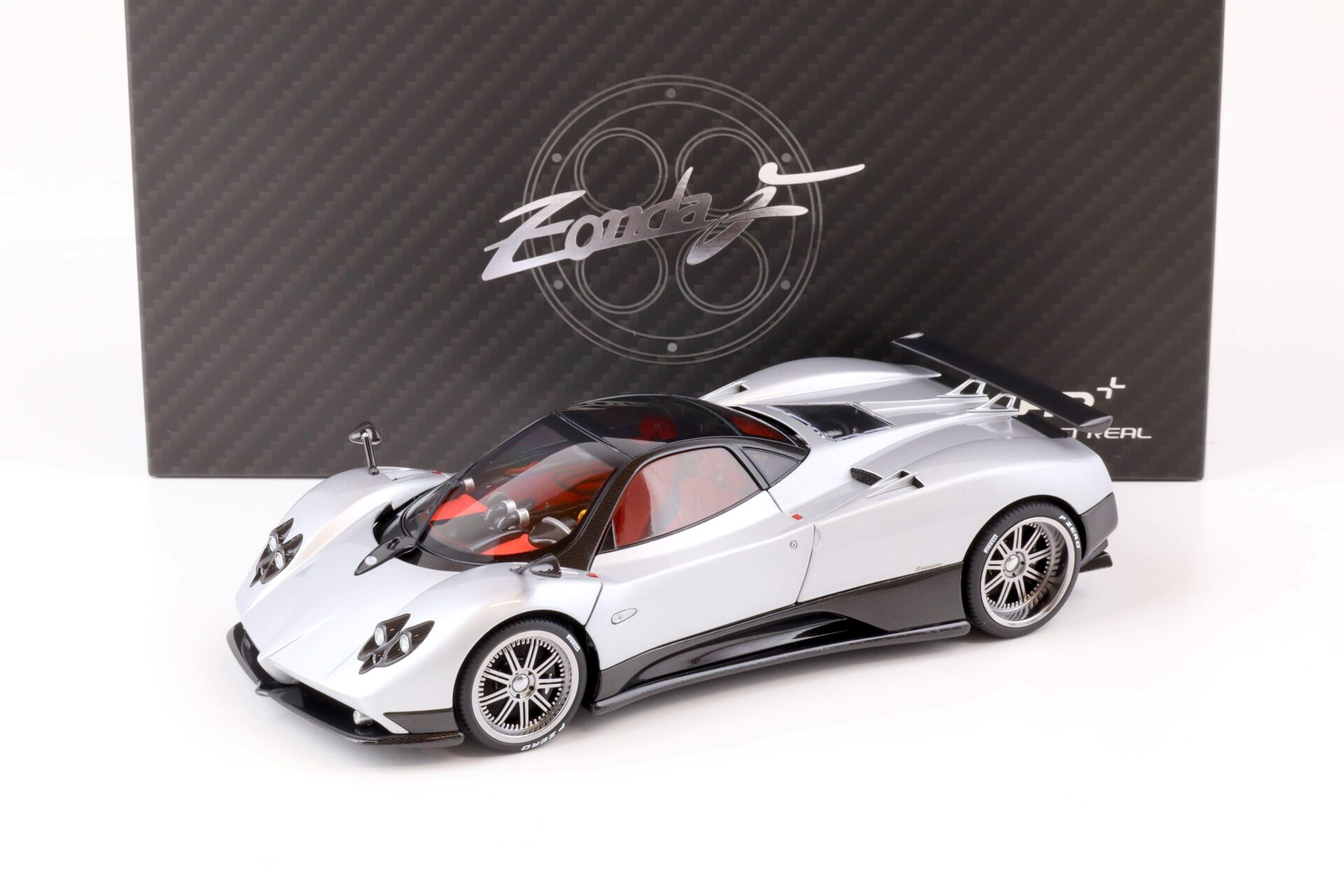 1:18 Almost Real Pagani Zonda F 2005 Grigio Mercurio silver