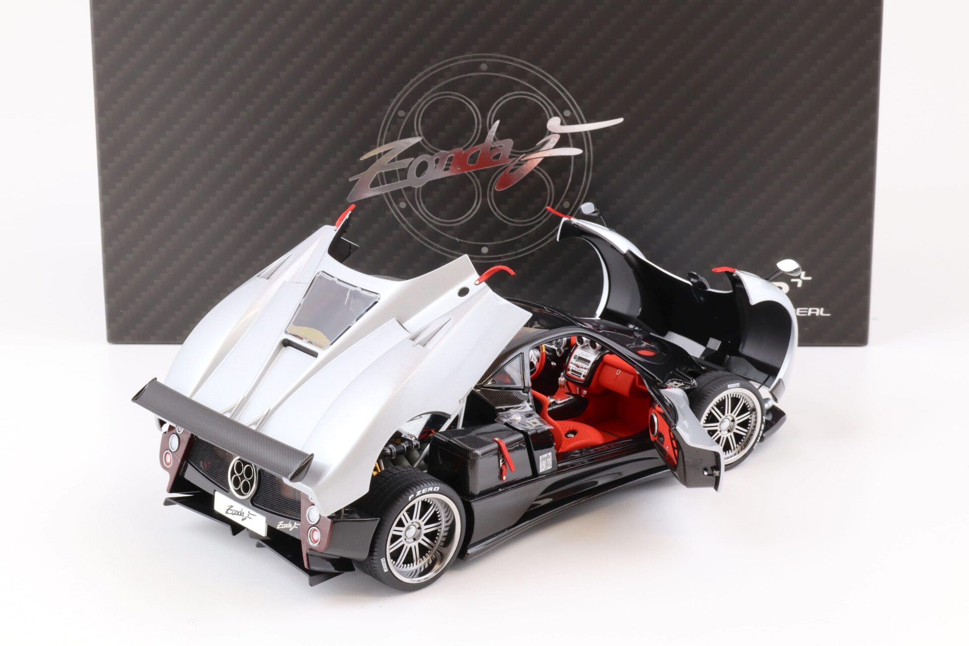 1:18 Almost Real Pagani Zonda F 2005 Grigio Mercurio silver